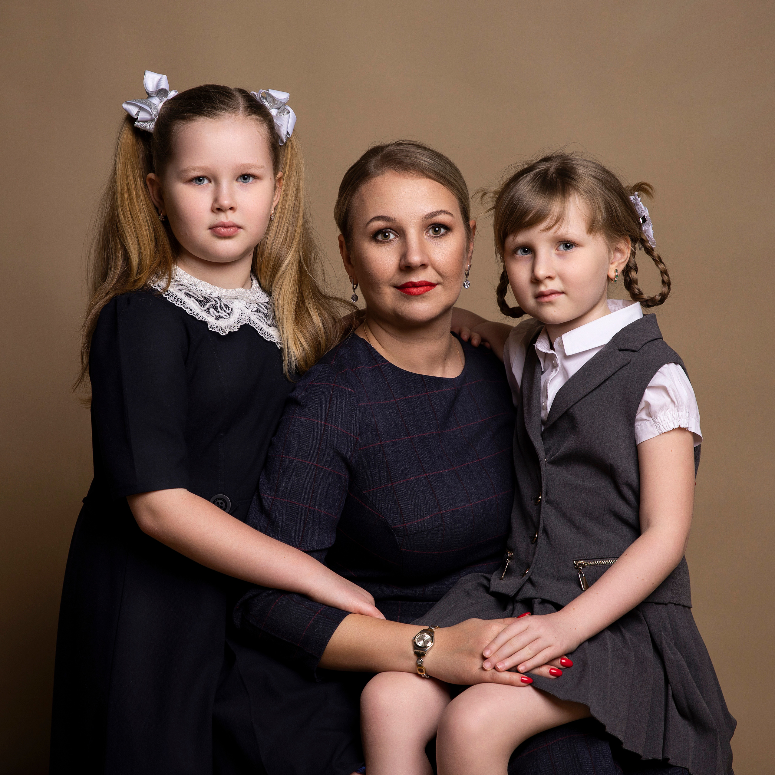 Рената и Роман с дочерьми. Фотостудия Gaga