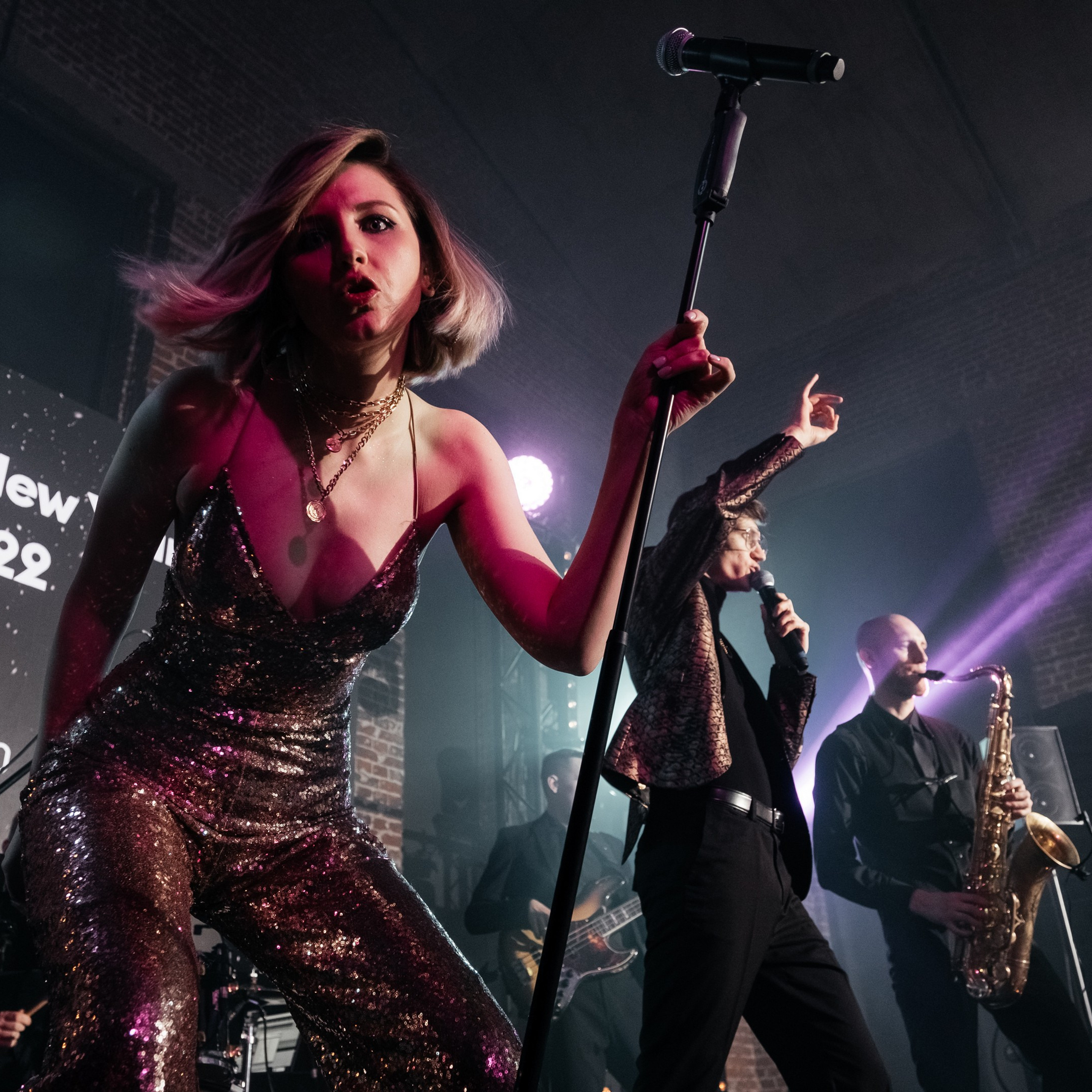 Собрались в Дубайск на тусе (вечеринка)