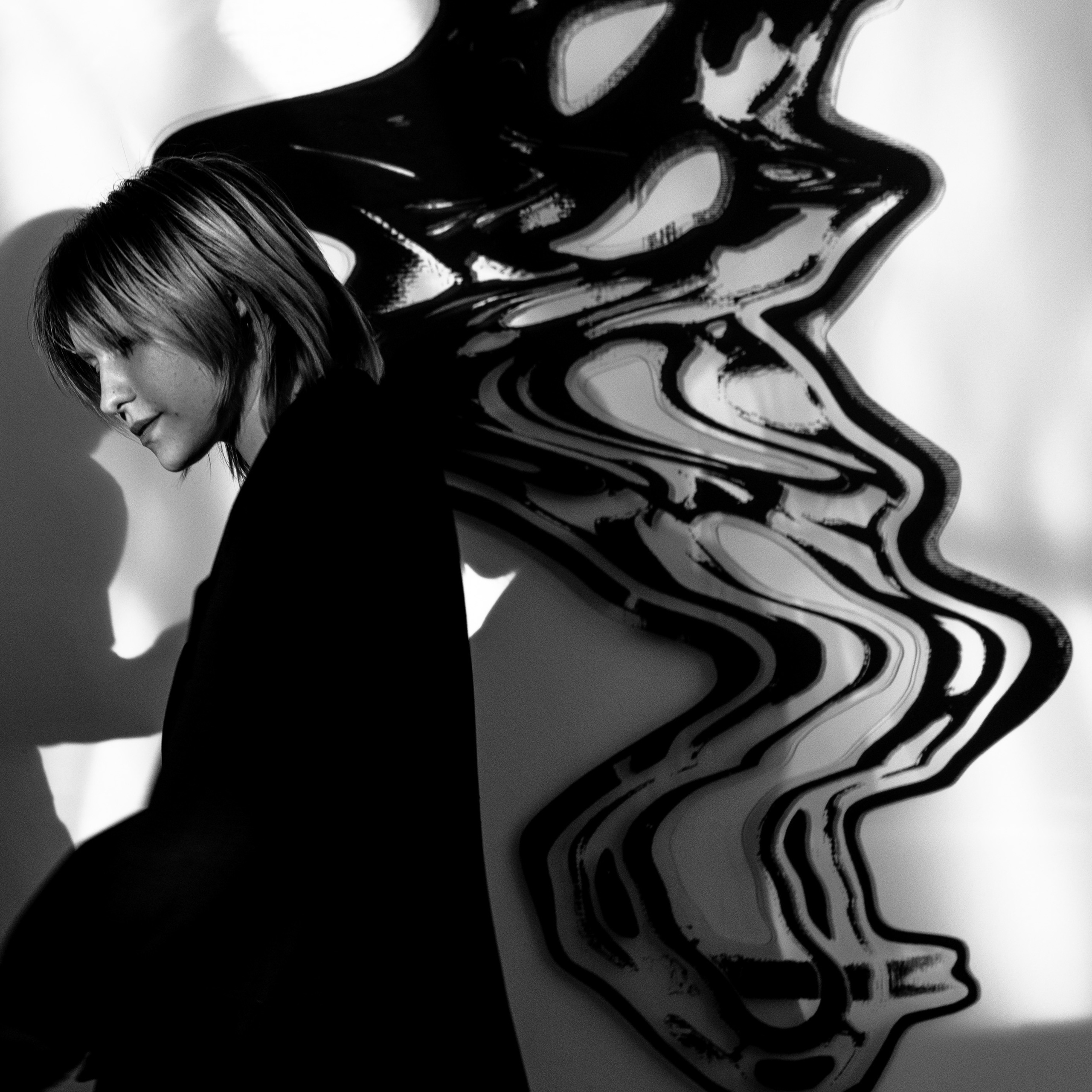 Открытие выставки «Длительные отношения с солнечными ударами» Маши Кирилловой