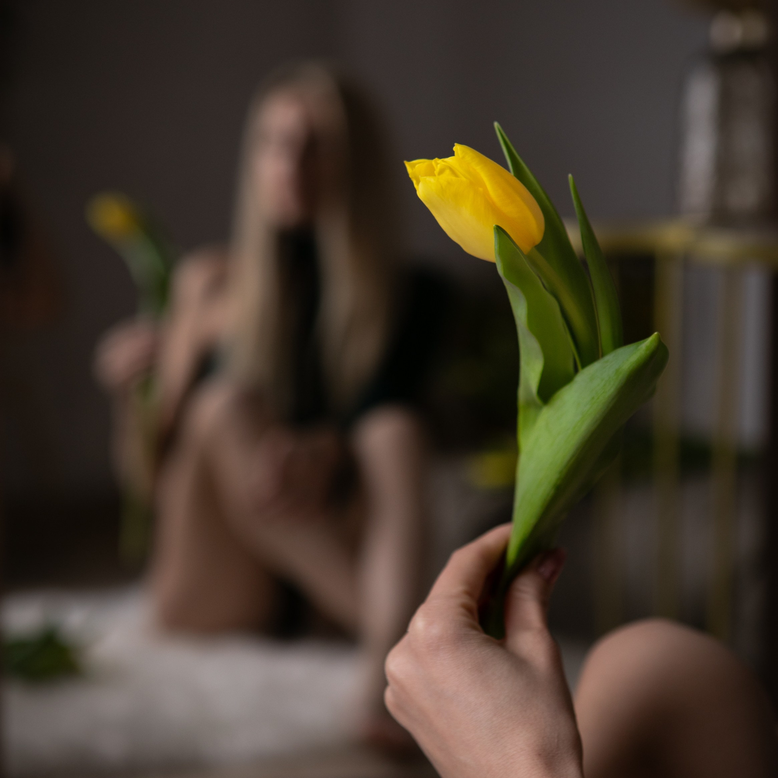 Настя и тюльпаны