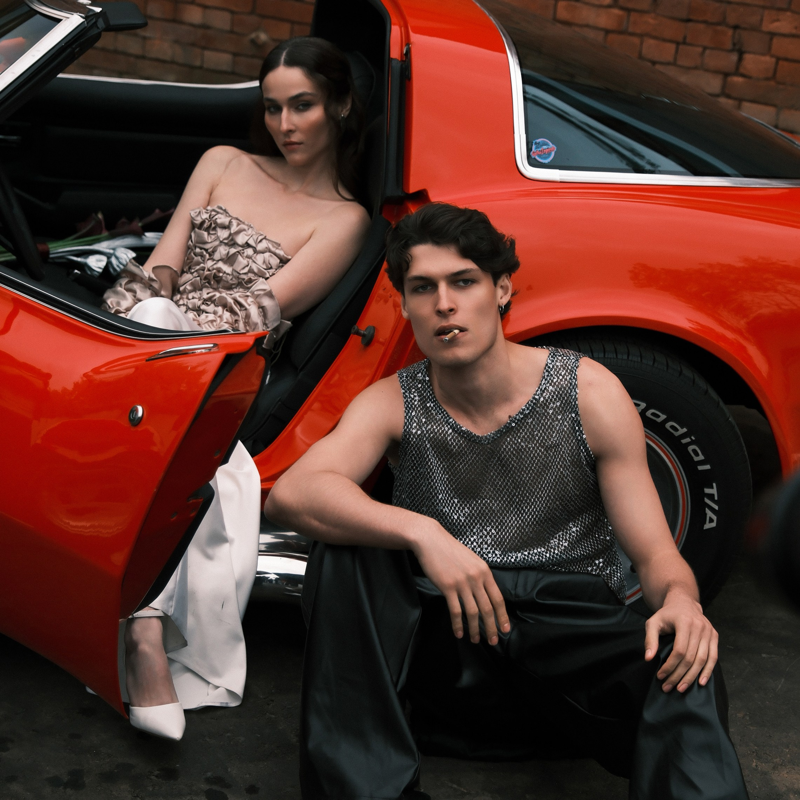 свадебная съёмка с ретро машиной|Москва