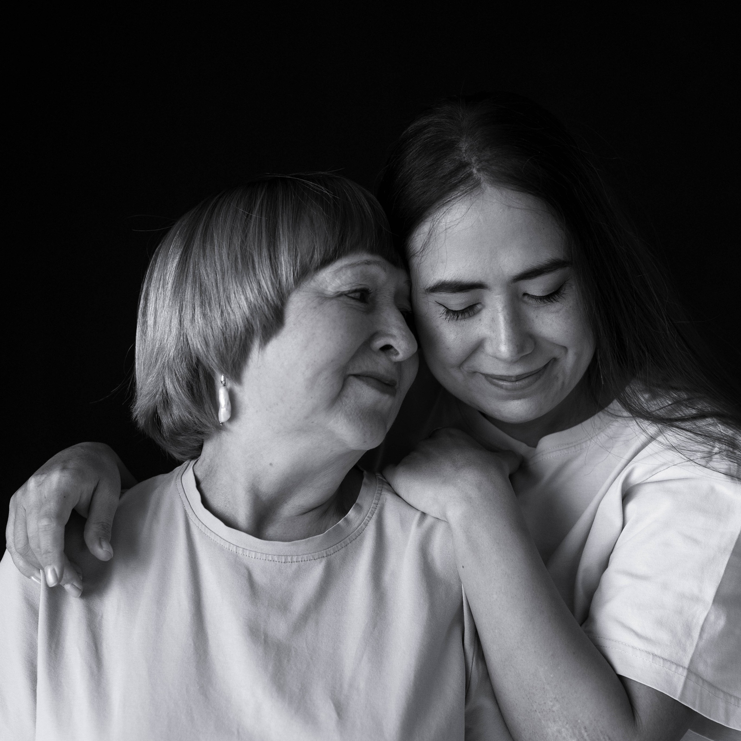 Юля с Ларисой