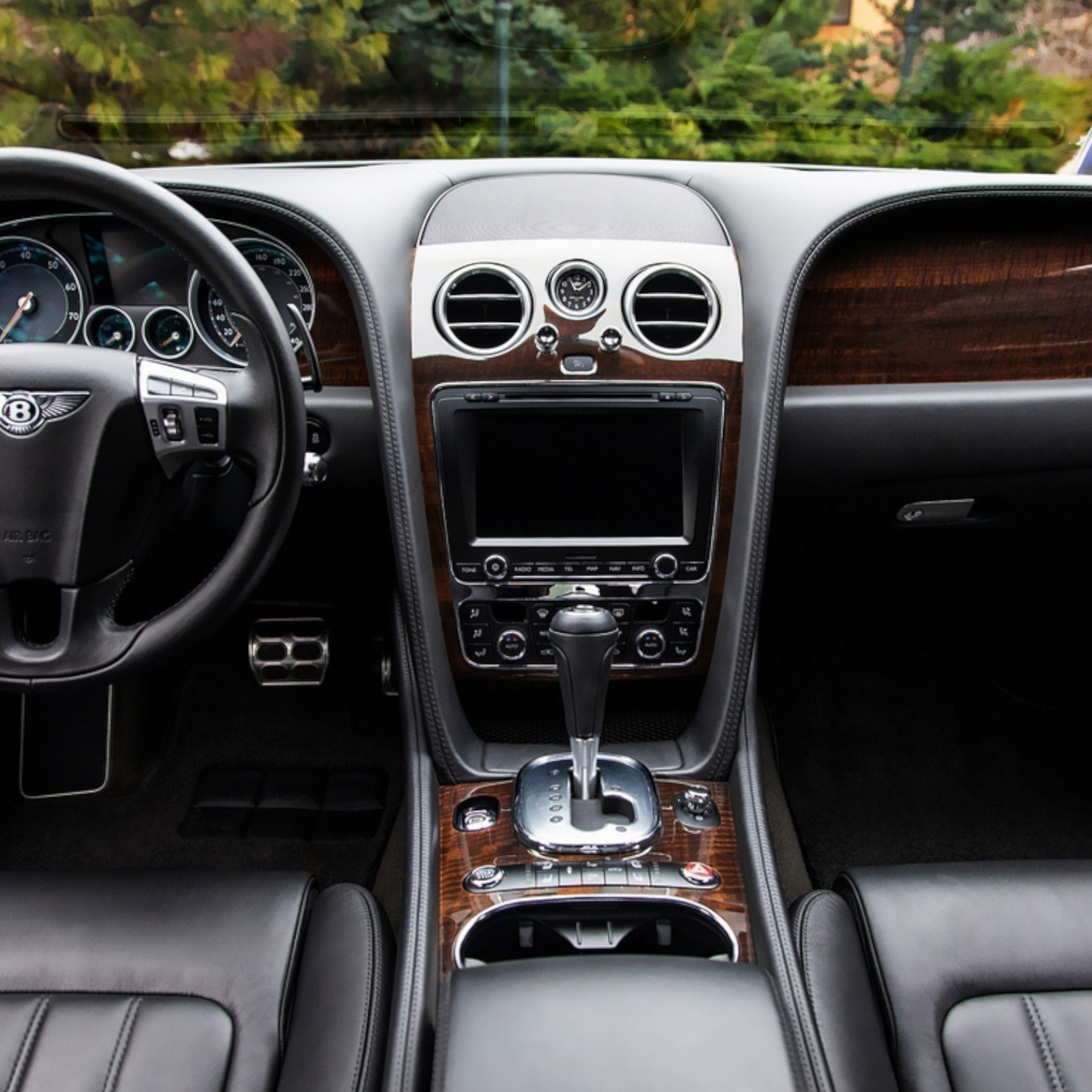 Стоимость фотосъемки недвижимости. Видеосъемка и фотосъемка свадеб. Фотограф и оператор на свадьбу. Видеосъемка подкастов, собственная видео-фотостудии. Предметная фотосъемка