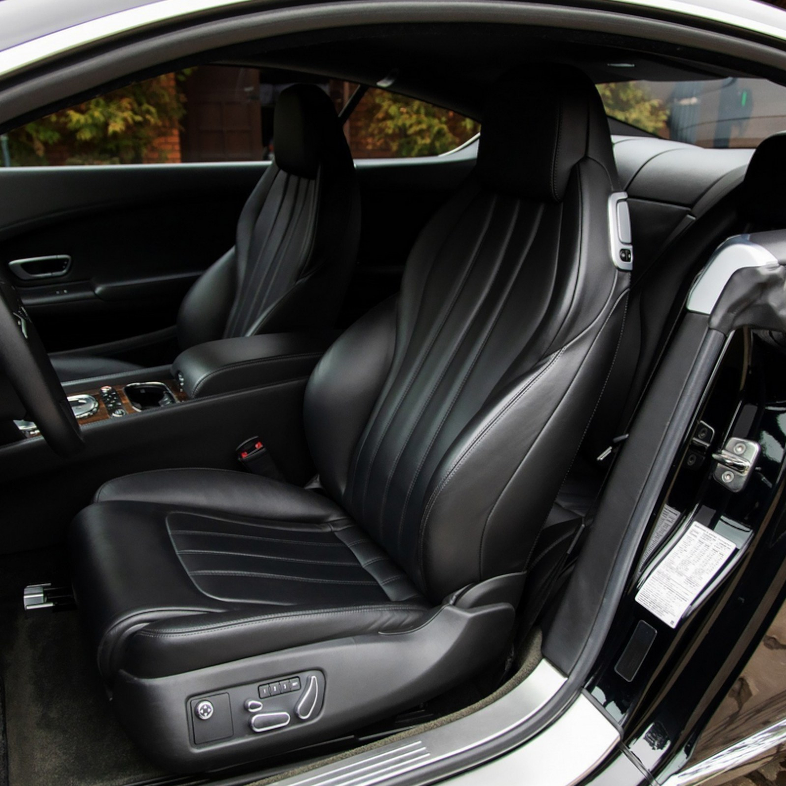 Стоимость фотосъемки недвижимости. Видеосъемка и фотосъемка свадеб. Фотограф и оператор на свадьбу. Видеосъемка подкастов, собственная видео-фотостудии. Предметная фотосъемка