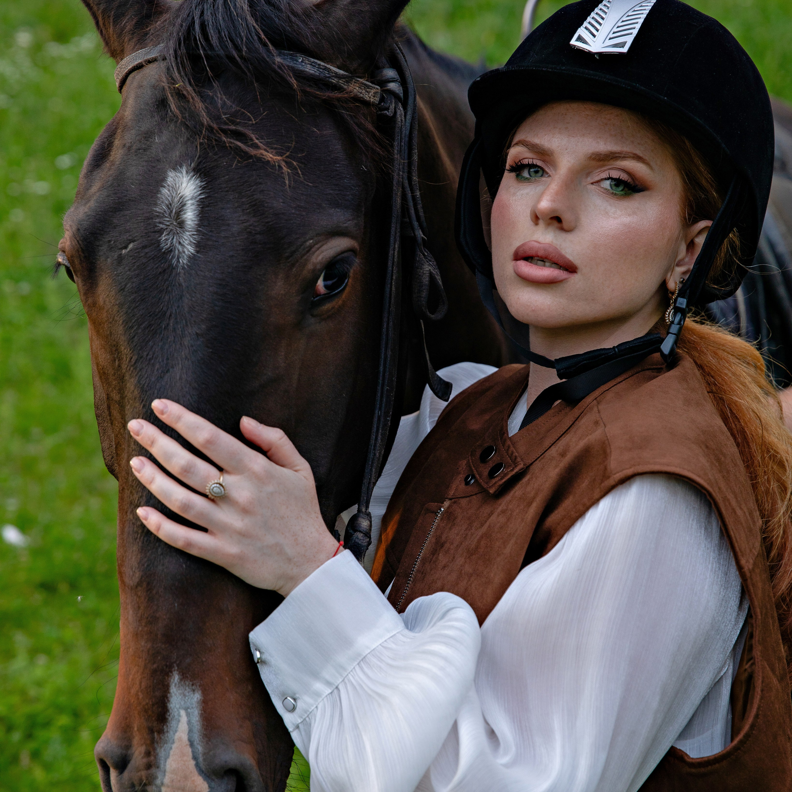 Фотосессия в конном клубе на лошадях