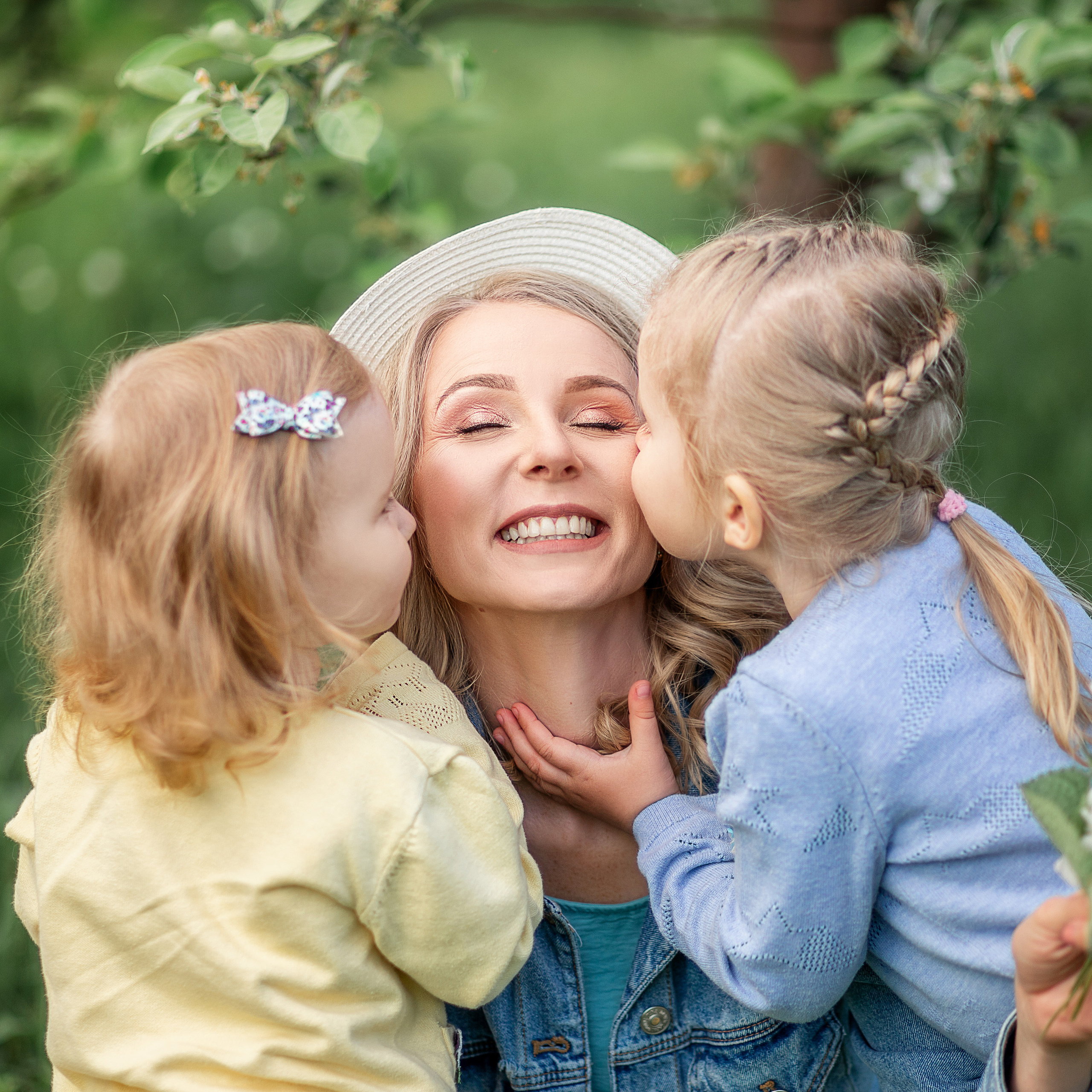 Летний пикник под яблонями