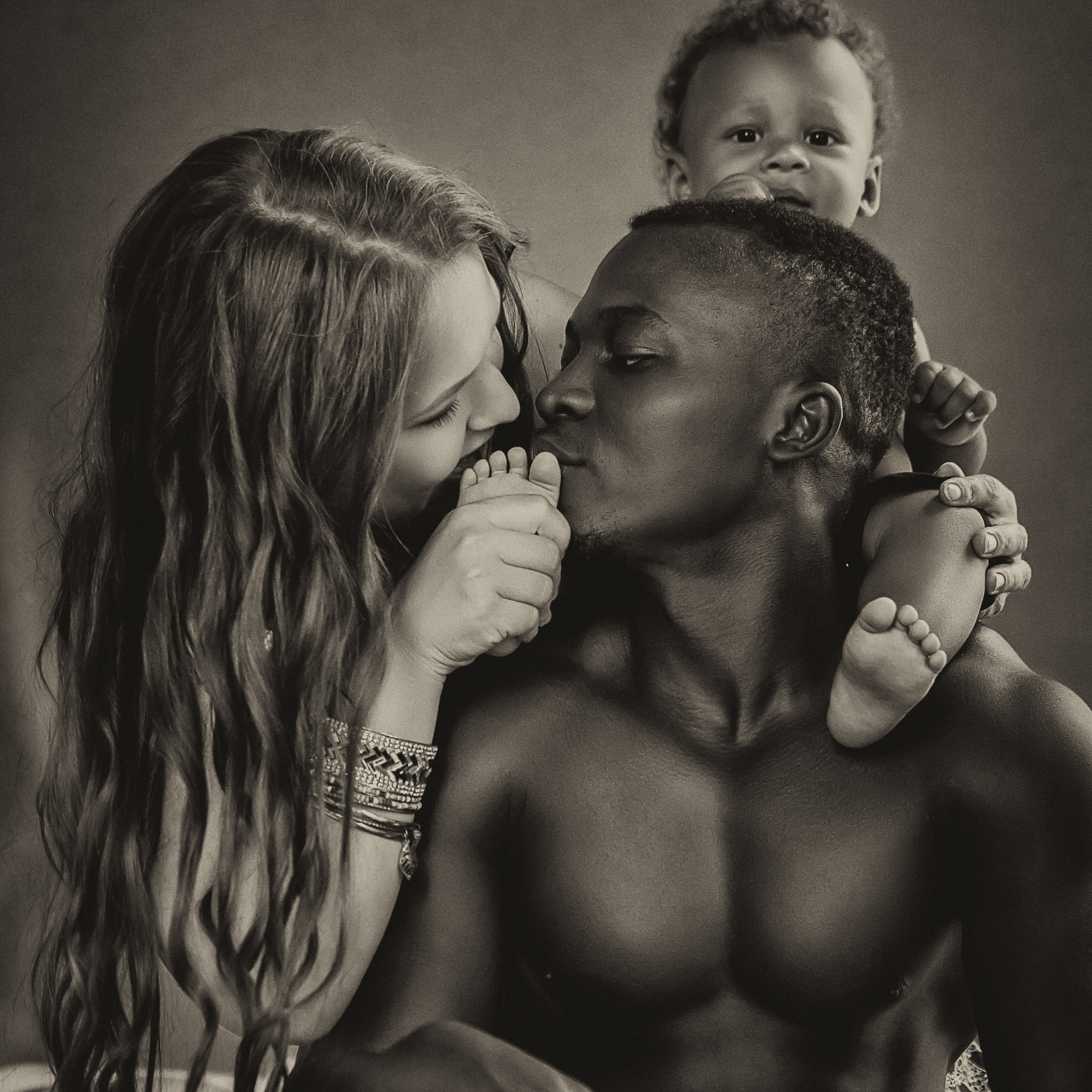 Малыш Дэнни с мамой и папой