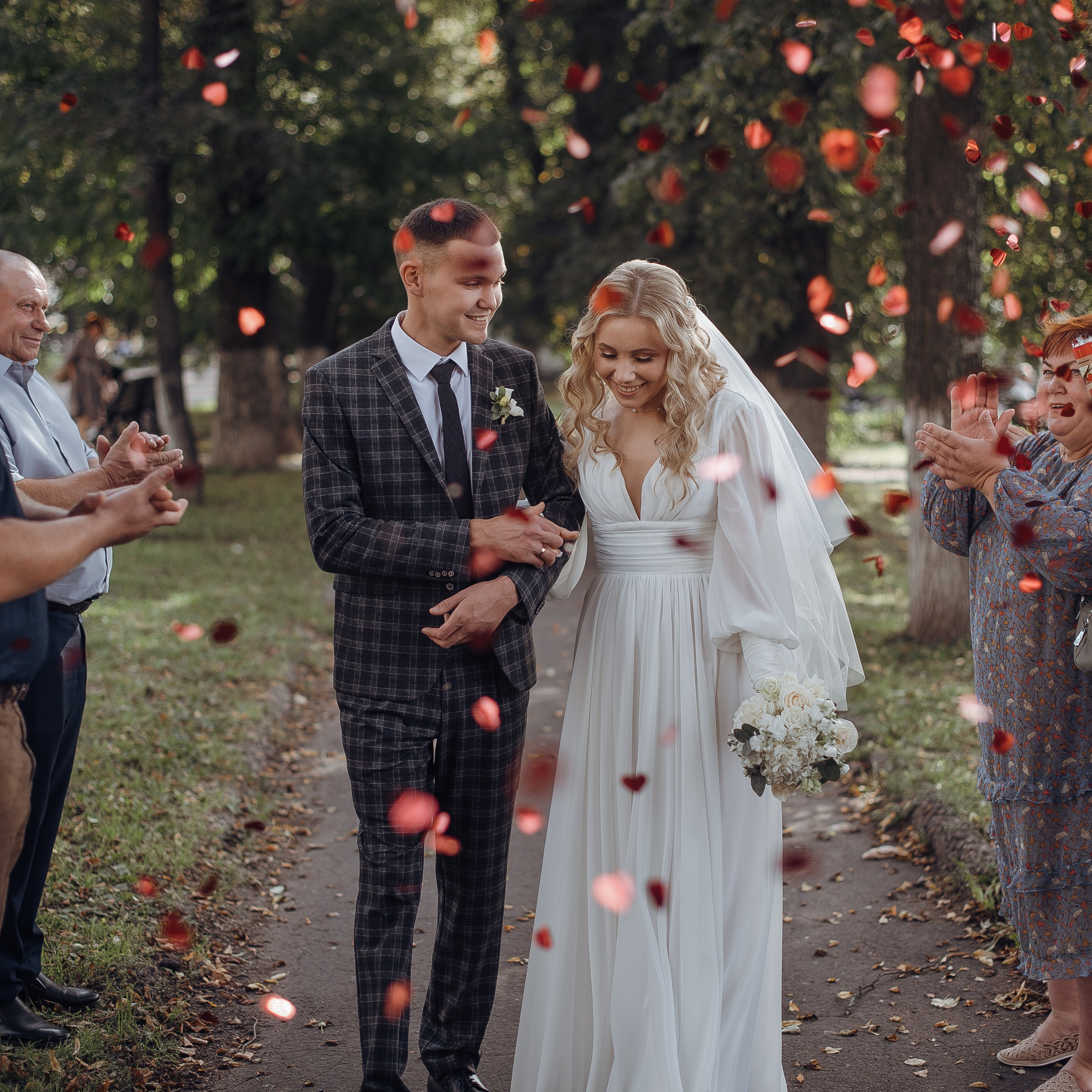 Тёплым осенним днём Николай и Наталья