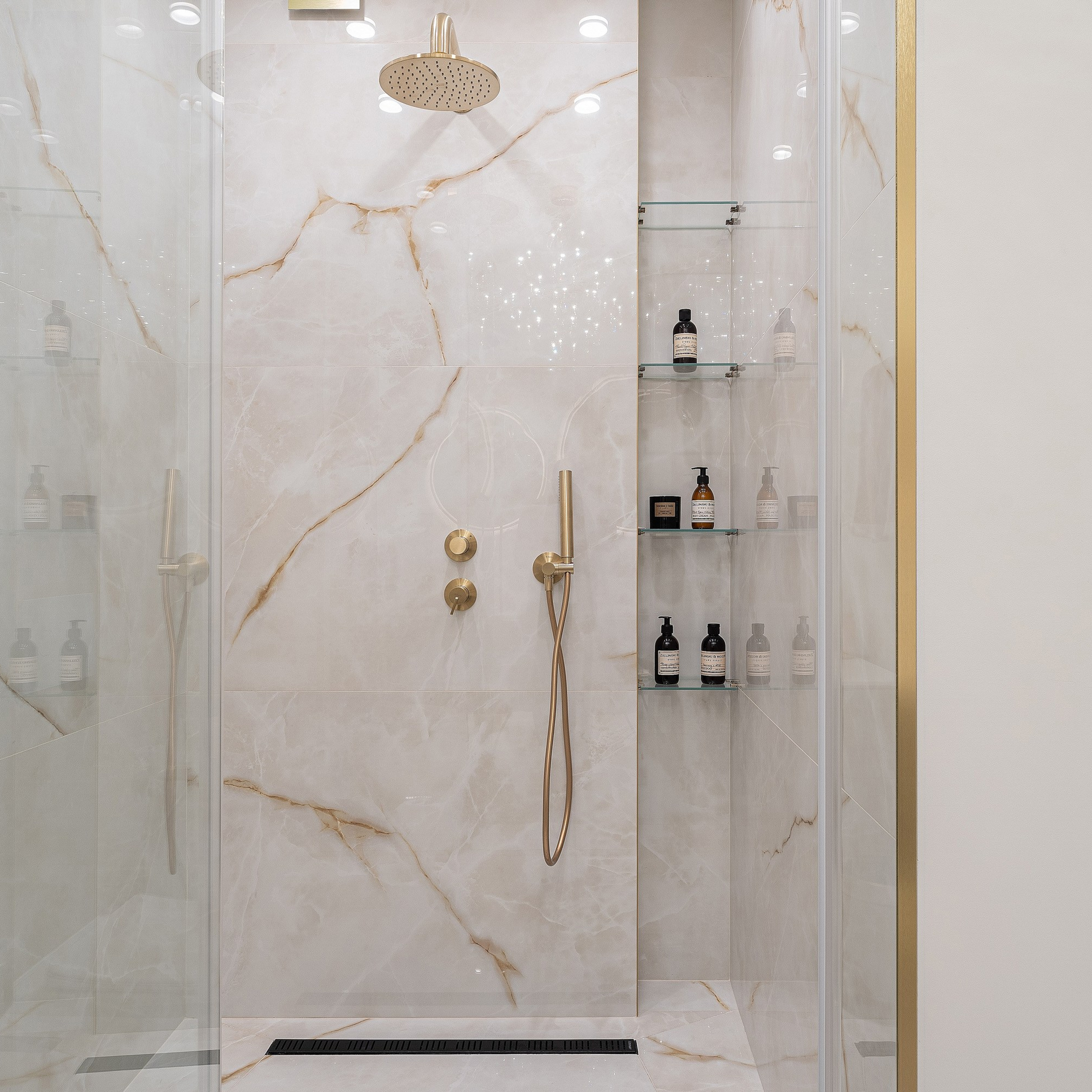 Калининград, Октябрьская 12. Съемка недвижимости в Калининграде l Фото l Видео l VR туры l 3D Визуализации