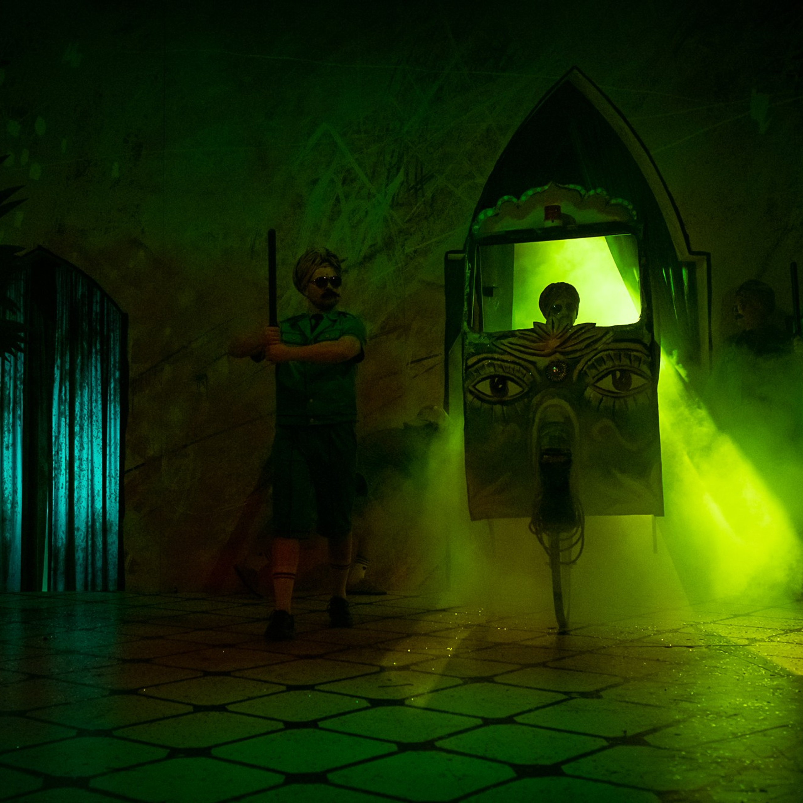 МХТ им. Чехова. Морж, учитель и поэт