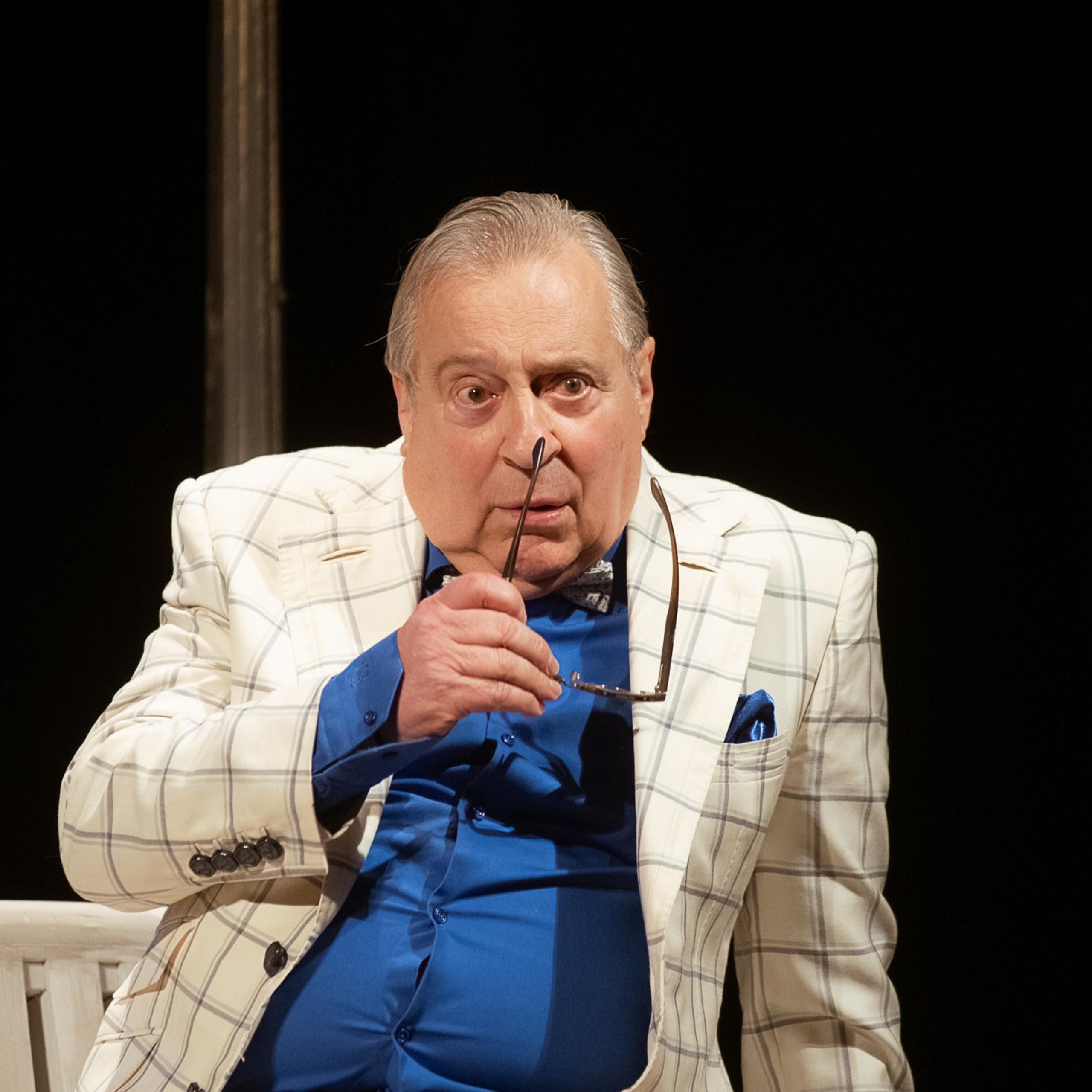 Трое в парке, не считая собаки. Театр Чехова