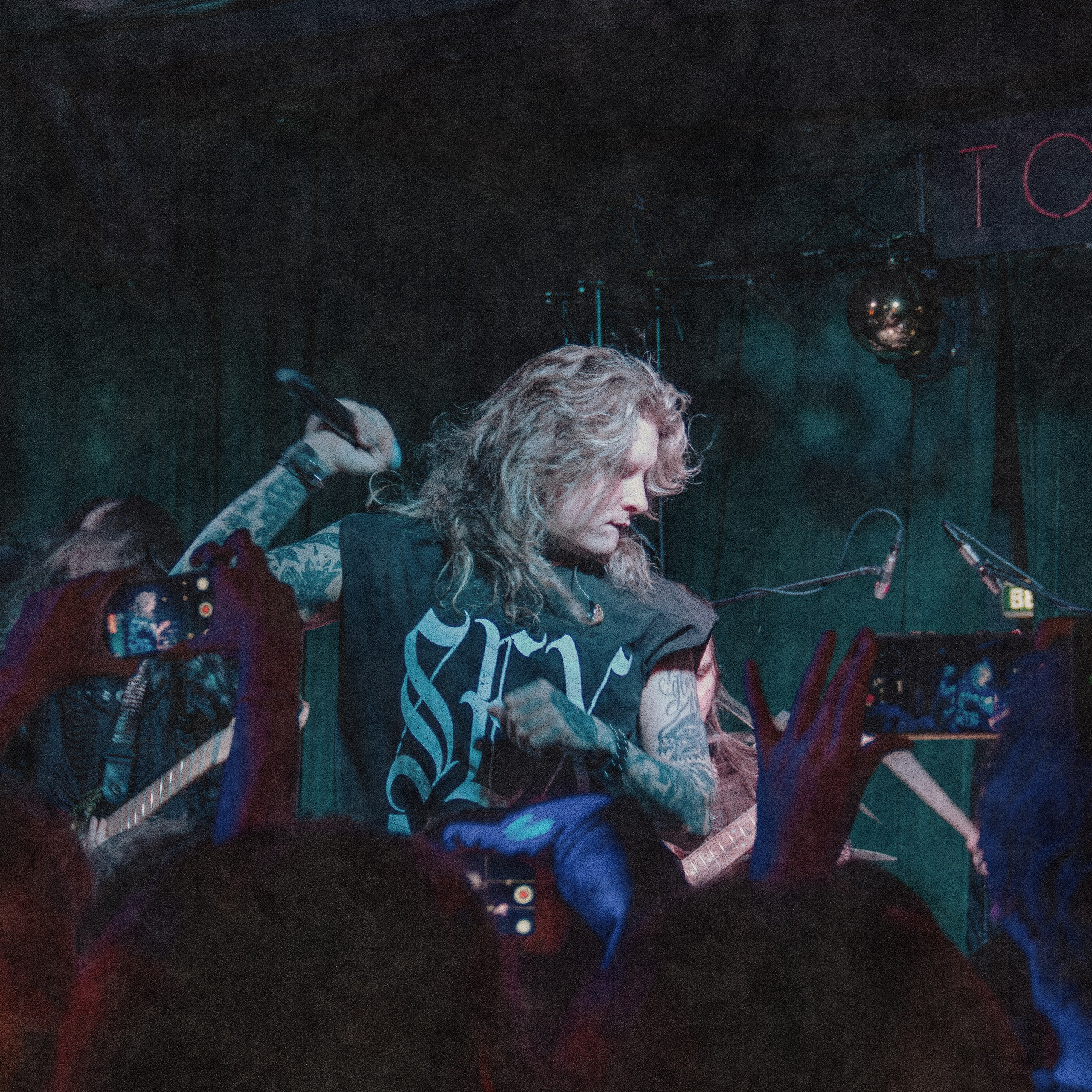 Neverlove | Tomsk 12.05.25. Концертный фотограф PHBAKHAREV