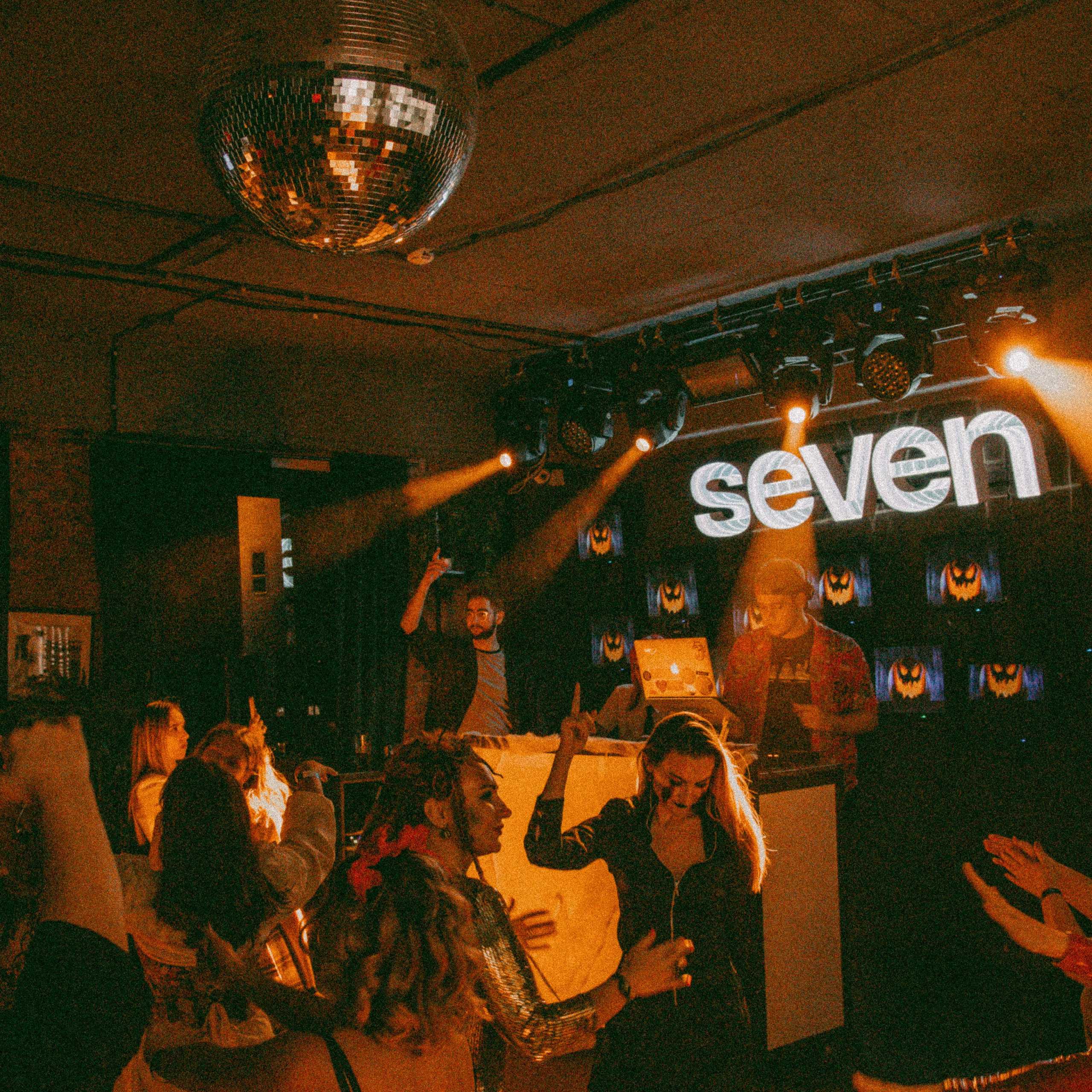SEVEN bar — Хэллоуин 02.11.24