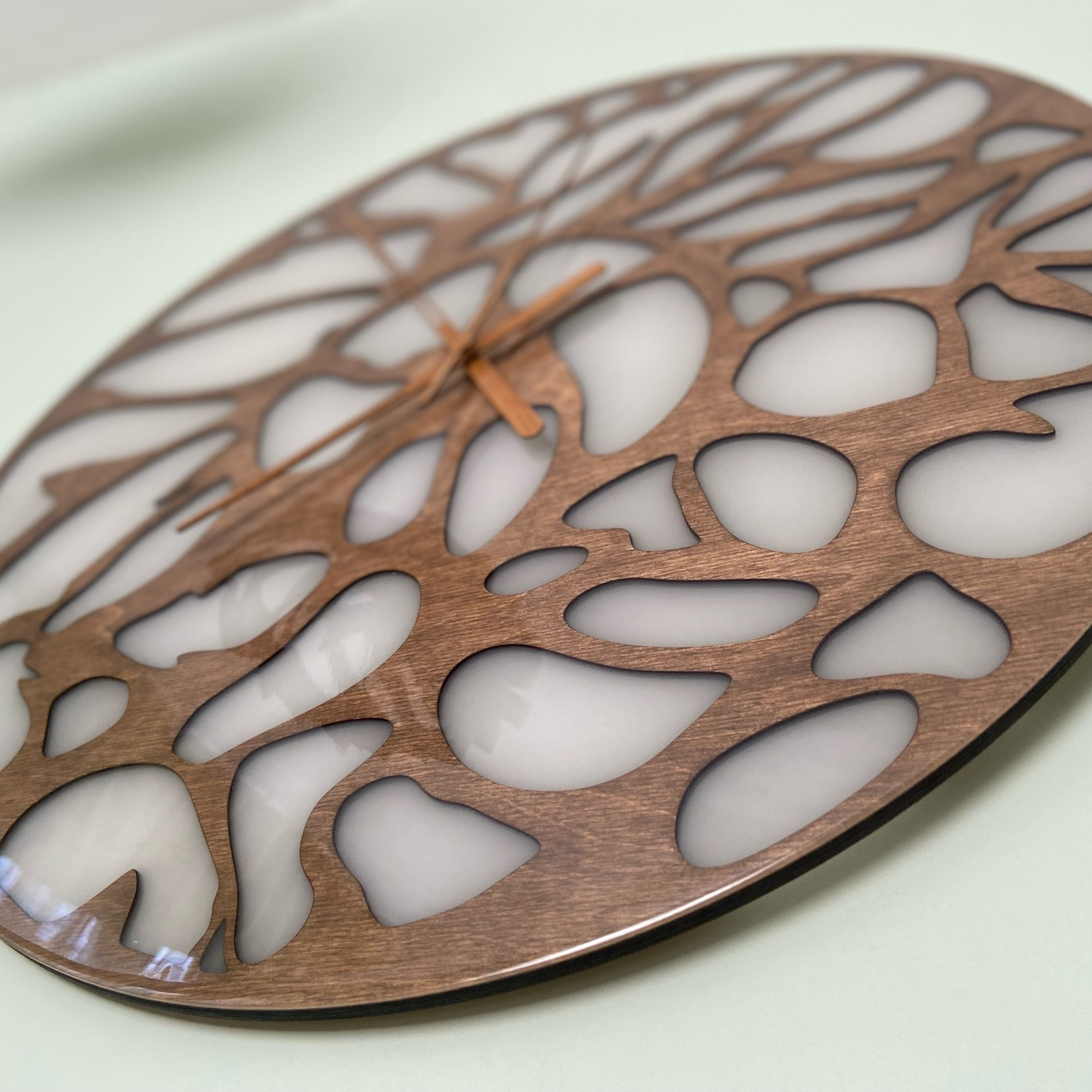 Часы настенные «Пересвет среди ветвей». Арт-объекты для стен. Авторские картины, панно, часы и портреты по фото