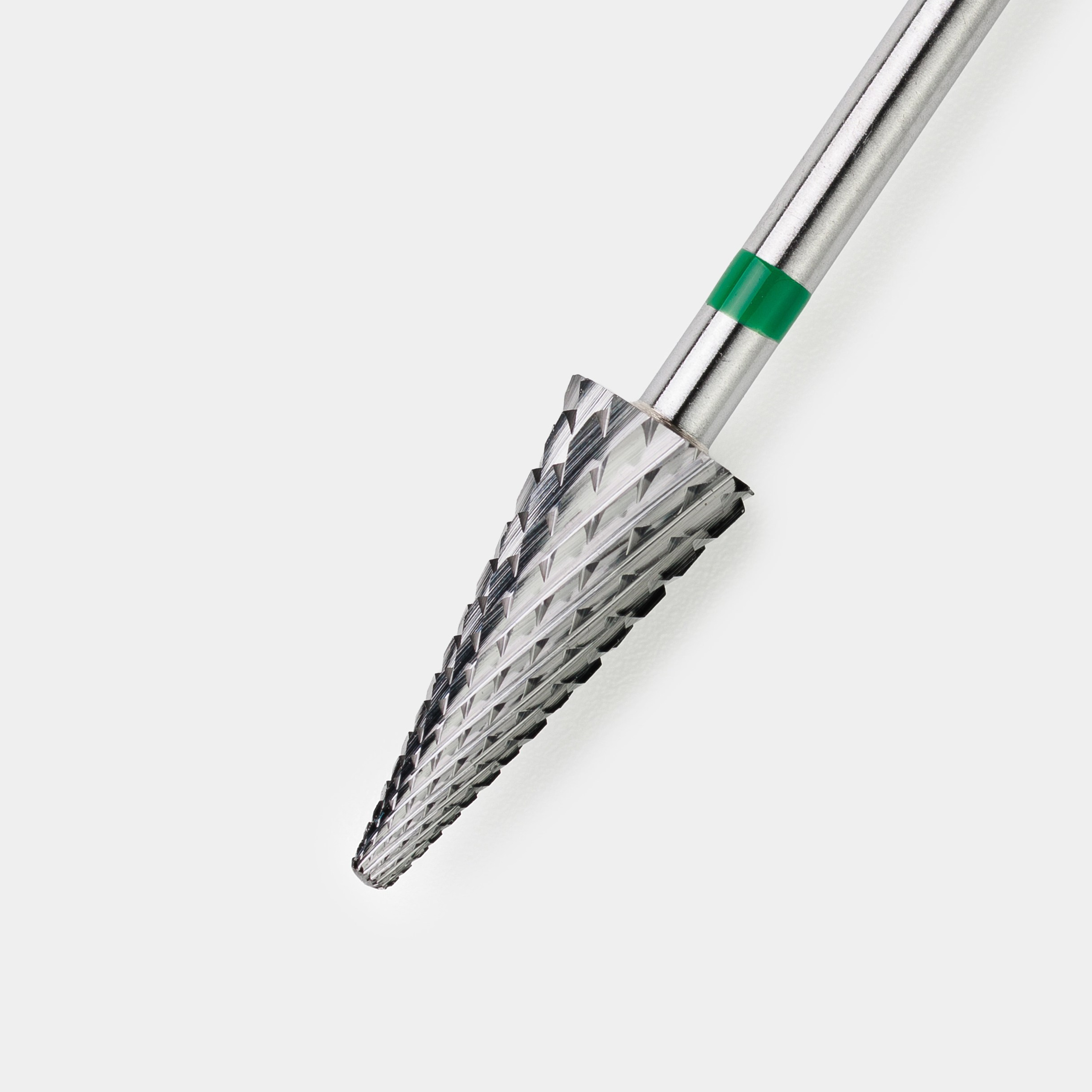 маникюрная фреза крупным планом для каталога на белом фоне