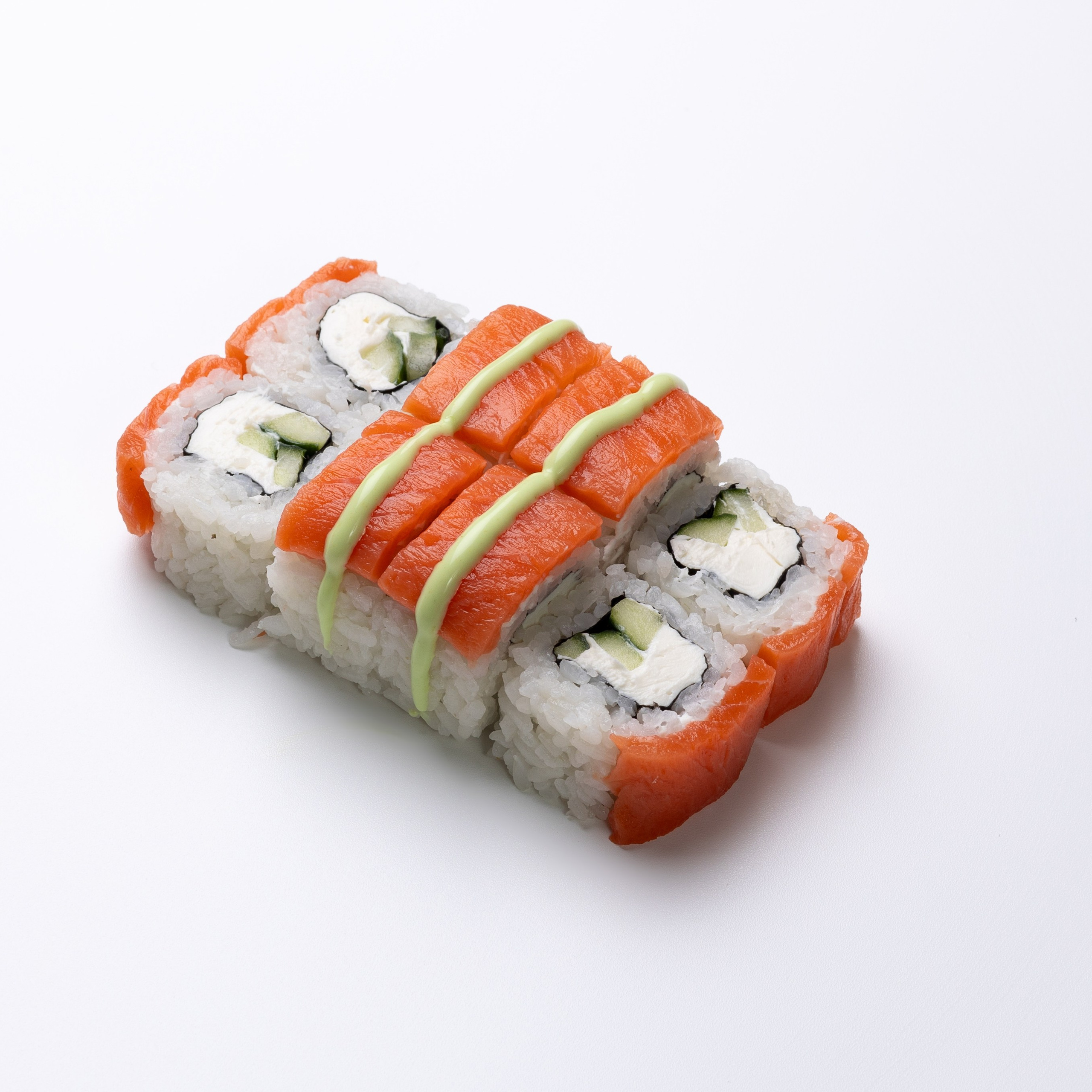 Роллы Филадельфия на белом фоне