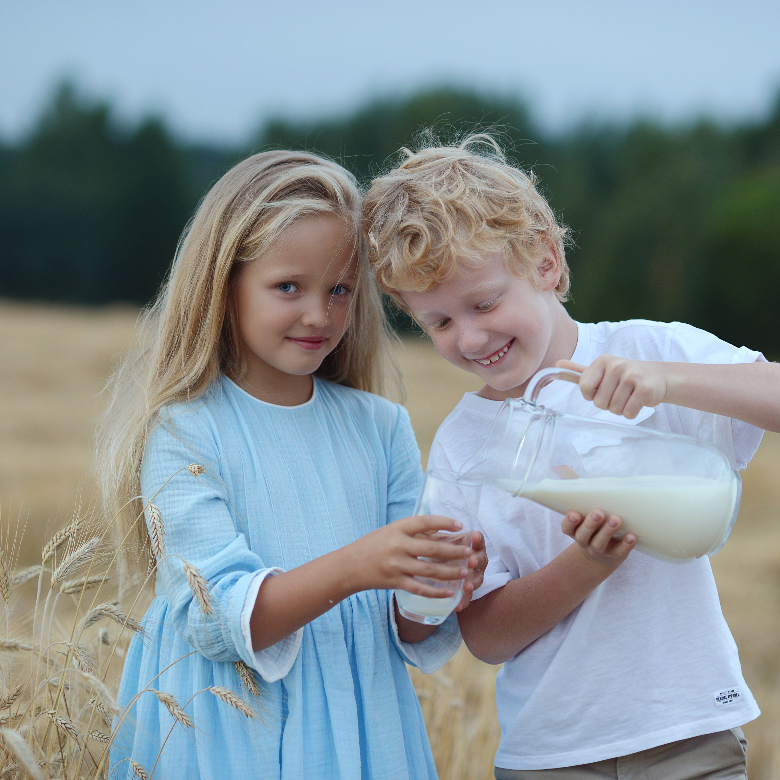 Марк и Даша в поле