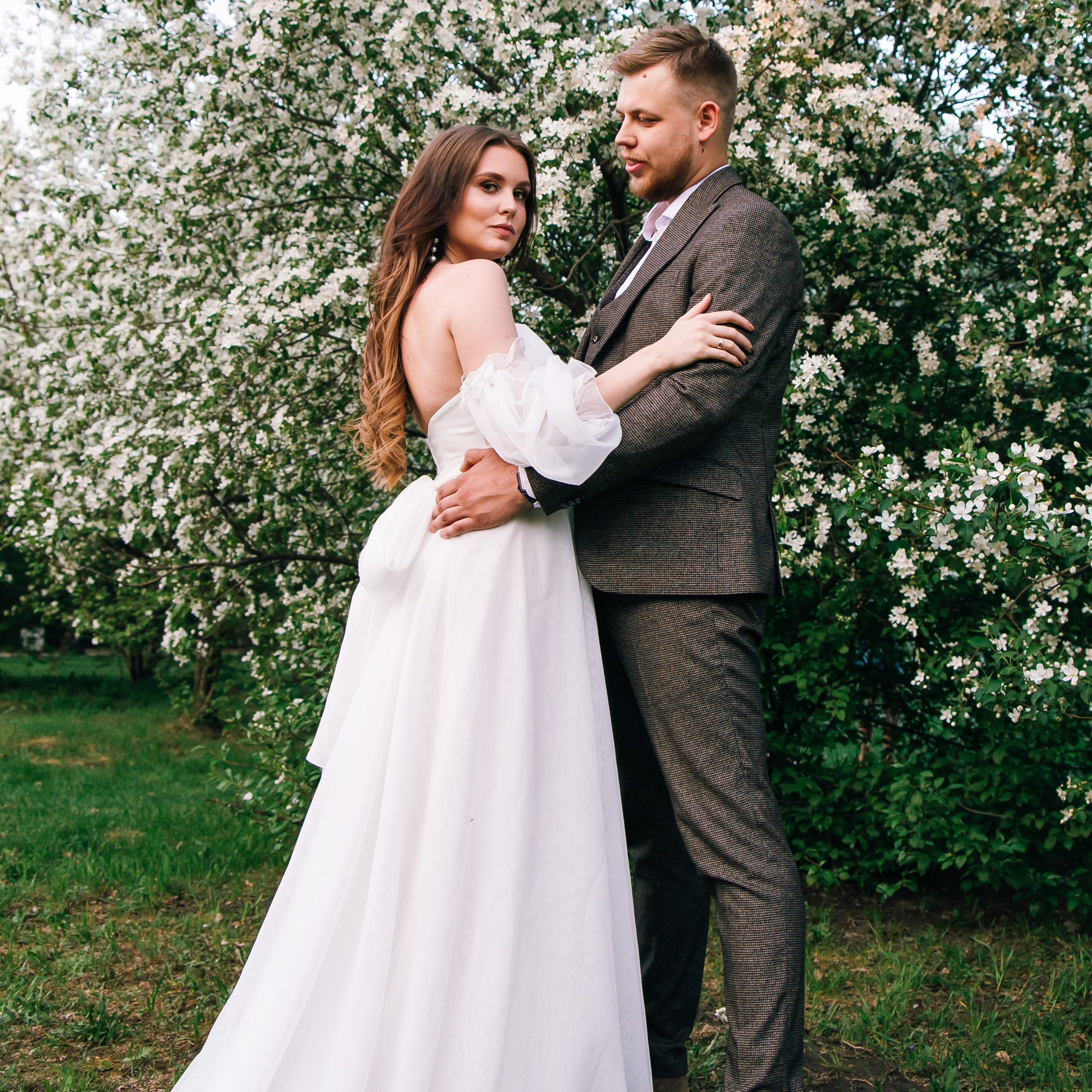 Прогулочная фотосессия молодоженов. Свадебный, семейный фотограф, контент съёмка. Екатеринбург. Елена Граф