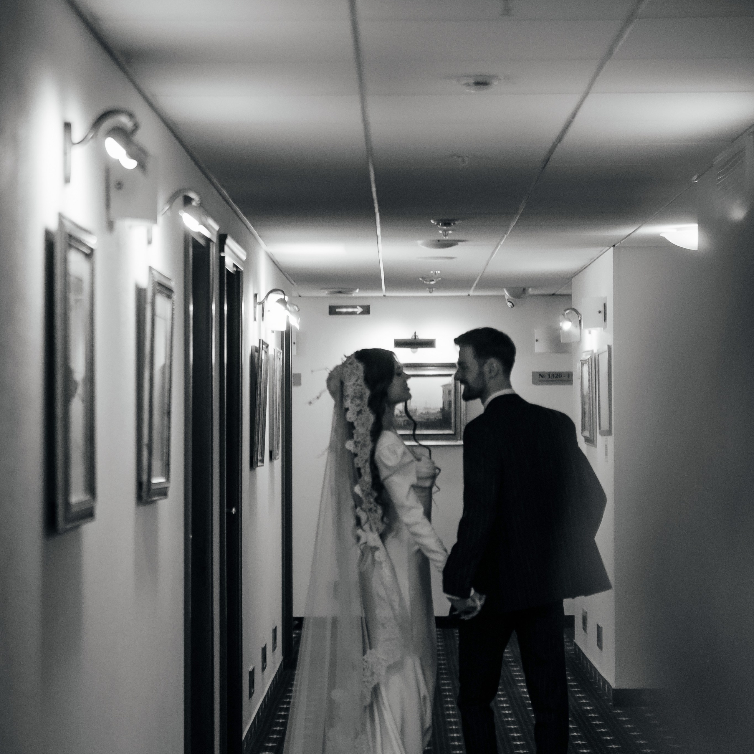 Свадебная фотосессия в отеле. Свадебный, семейный фотограф, контент съёмка. Екатеринбург. Елена Граф