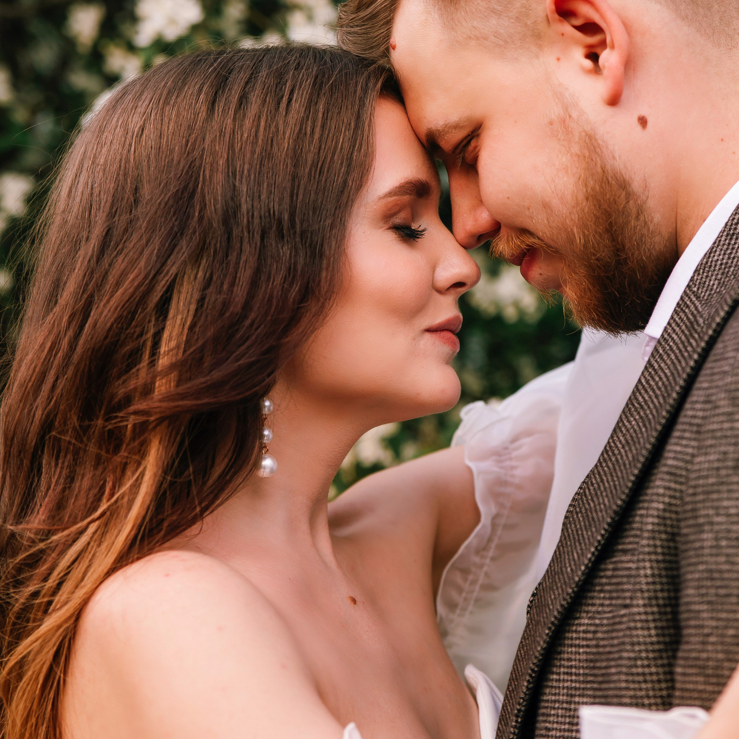 Прогулочная фотосессия молодоженов. Свадебный, семейный фотограф, контент съёмка. Екатеринбург. Елена Граф