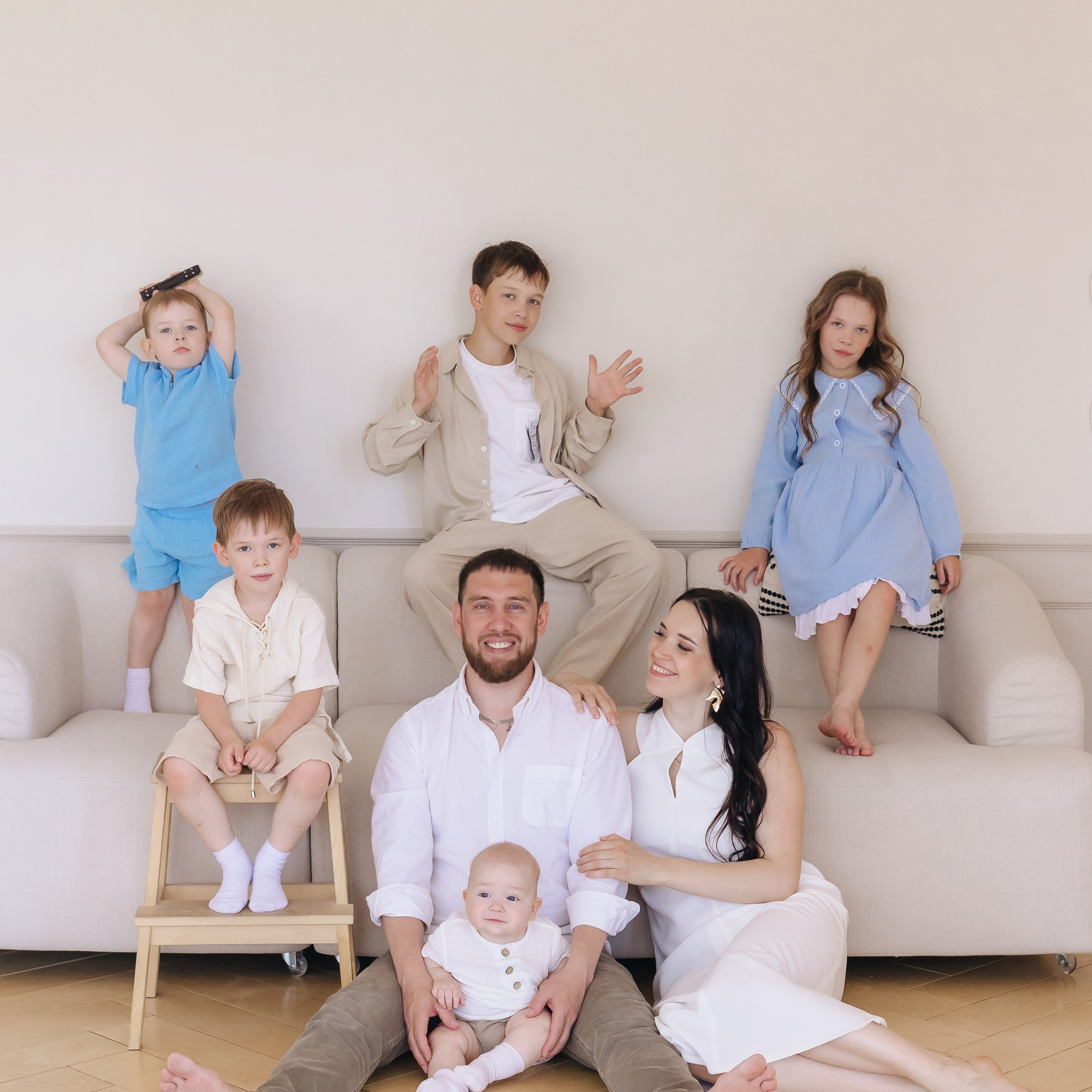 Семейная фотосессия в студии