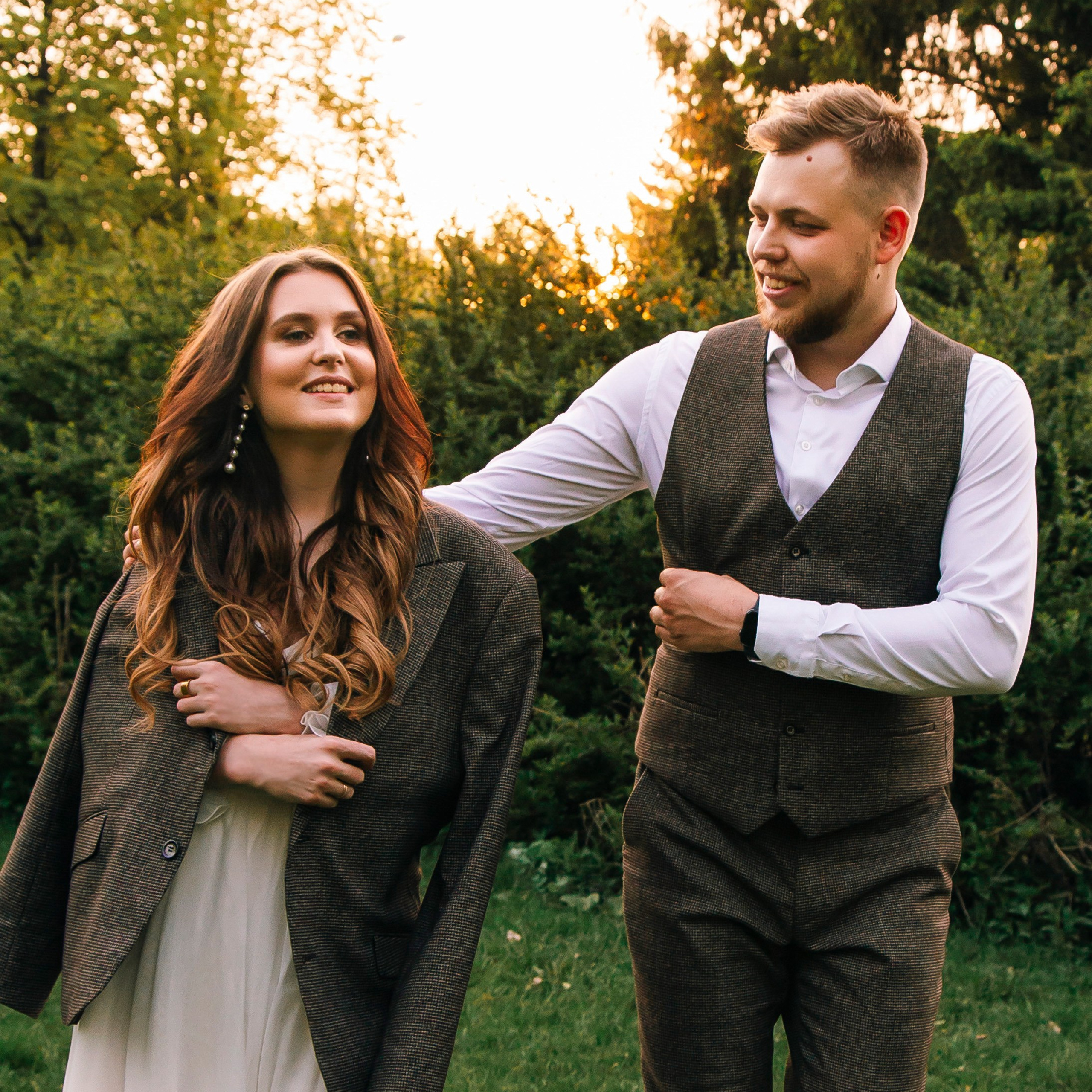 Прогулочная фотосессия молодоженов. Свадебный, семейный фотограф, контент съёмка. Екатеринбург. Елена Граф