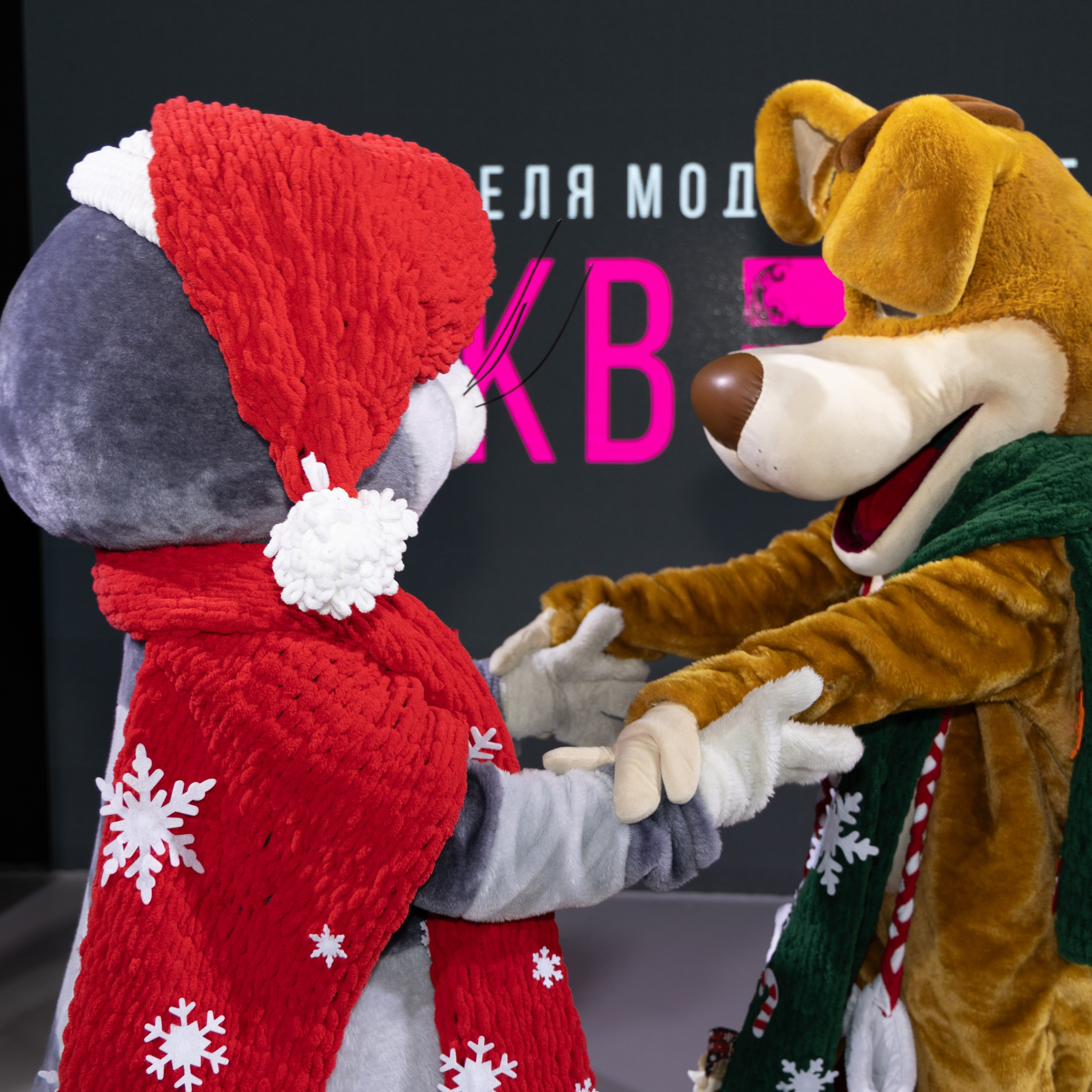 Ёлка телеканала МУЛЬТ (фотосессия ростовых кукол)