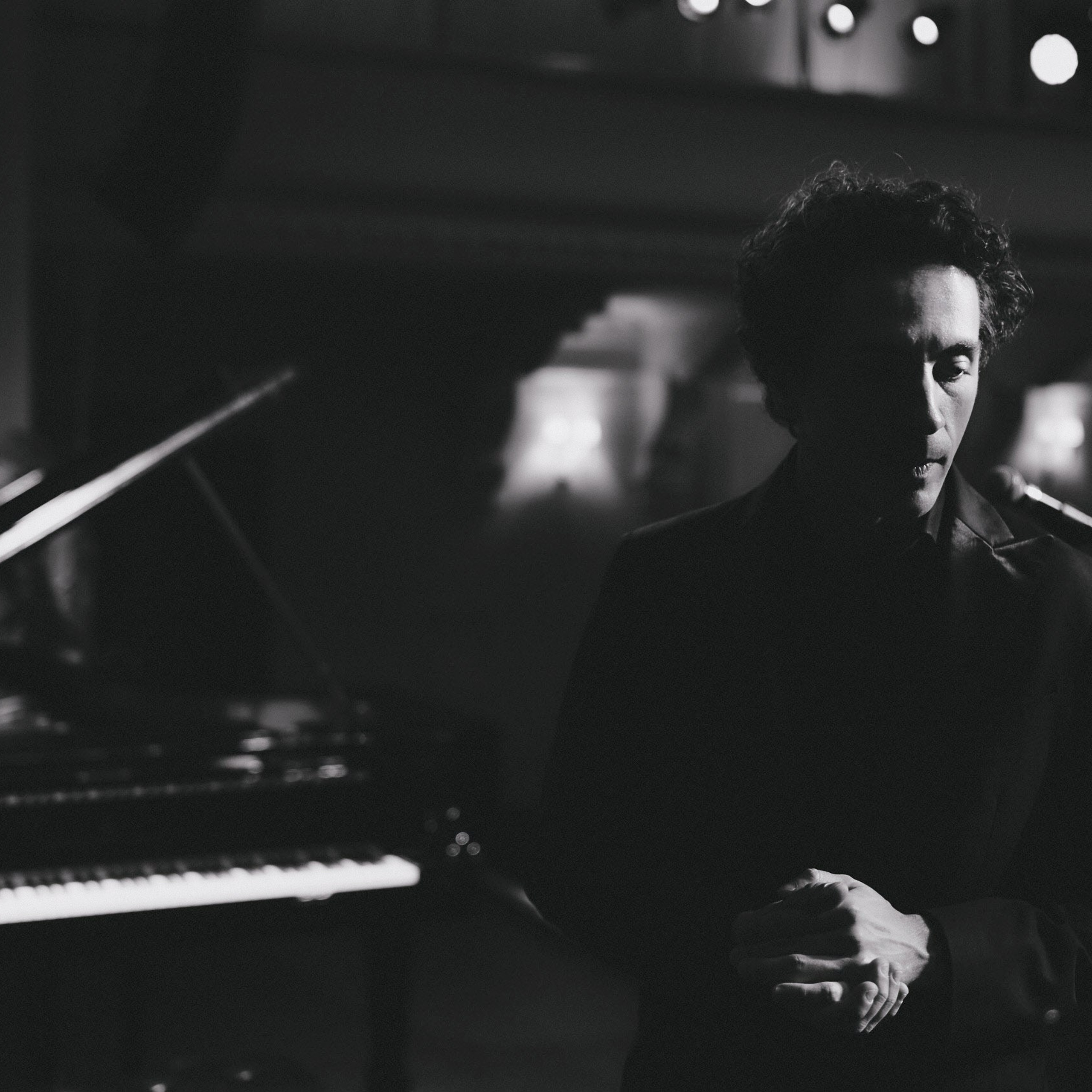 Константин Емельянов