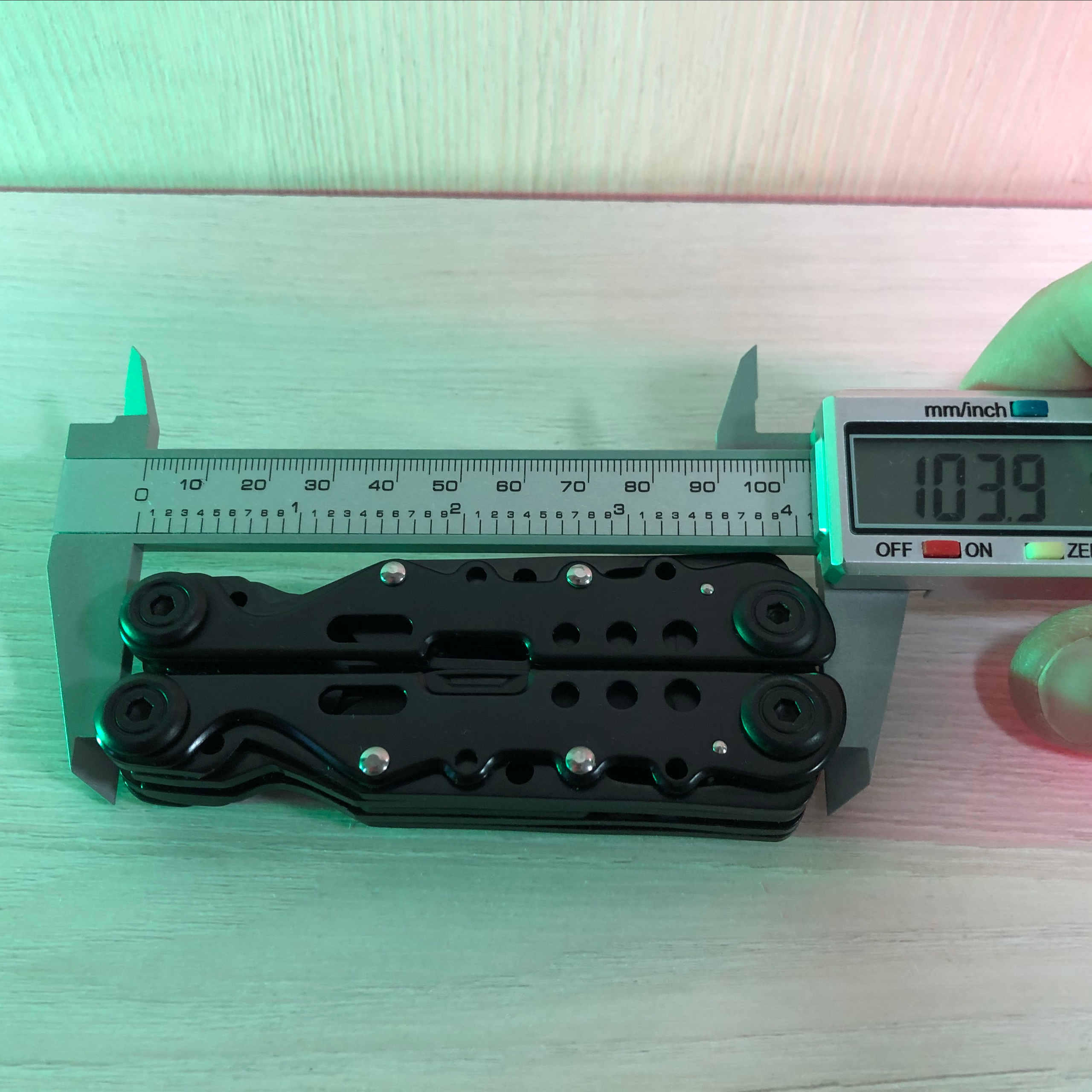 Моя первая распаковка складного мультитула на канале Pestretsov Shop. Фотограф — видеограф в Москве Дмитрий Менделеев