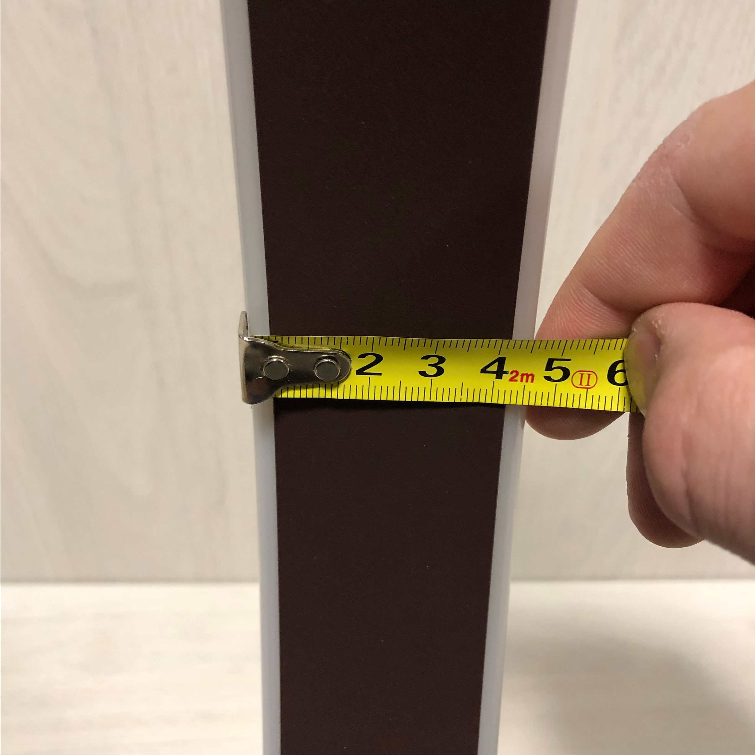 Светодиодная настольная led лампа в форме дуги. Фотограф — видеограф в Москве Дмитрий Менделеев