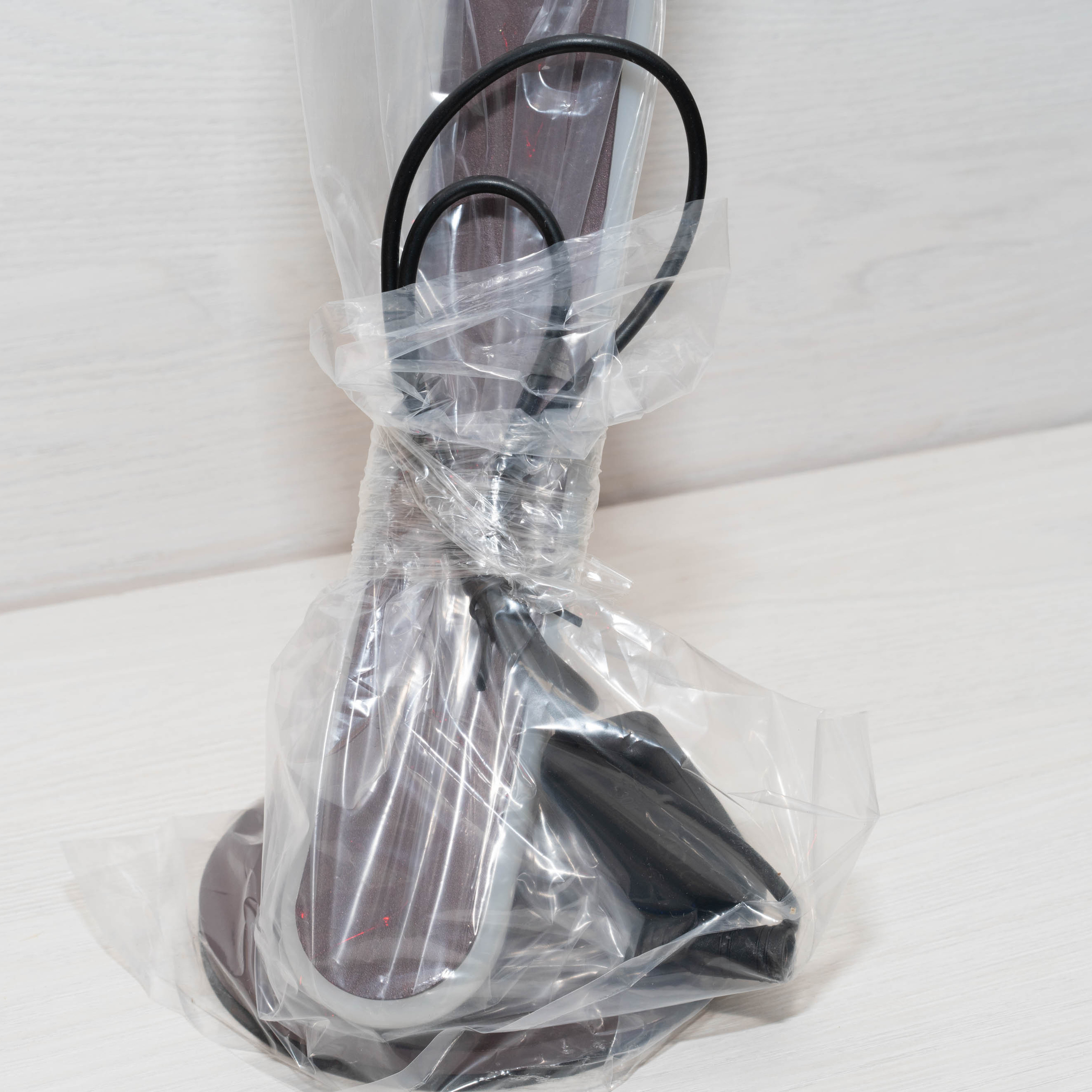 Светодиодная настольная led лампа в форме дуги. Фотограф — видеограф в Москве Дмитрий Менделеев