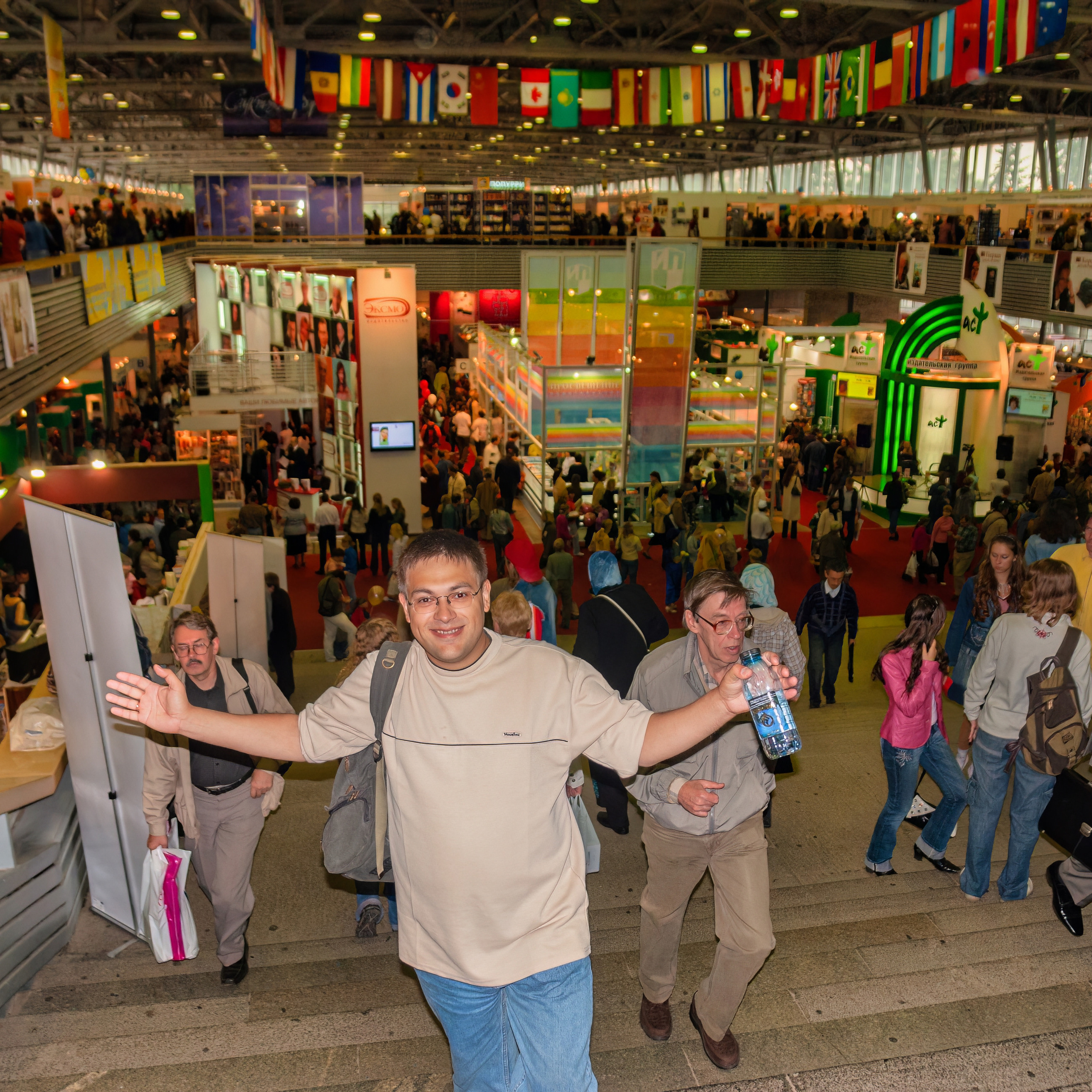 20 Московская международная книжная выставка-ярмарка на ВВЦ. Фотограф — видеограф в Москве Дмитрий Менделеев