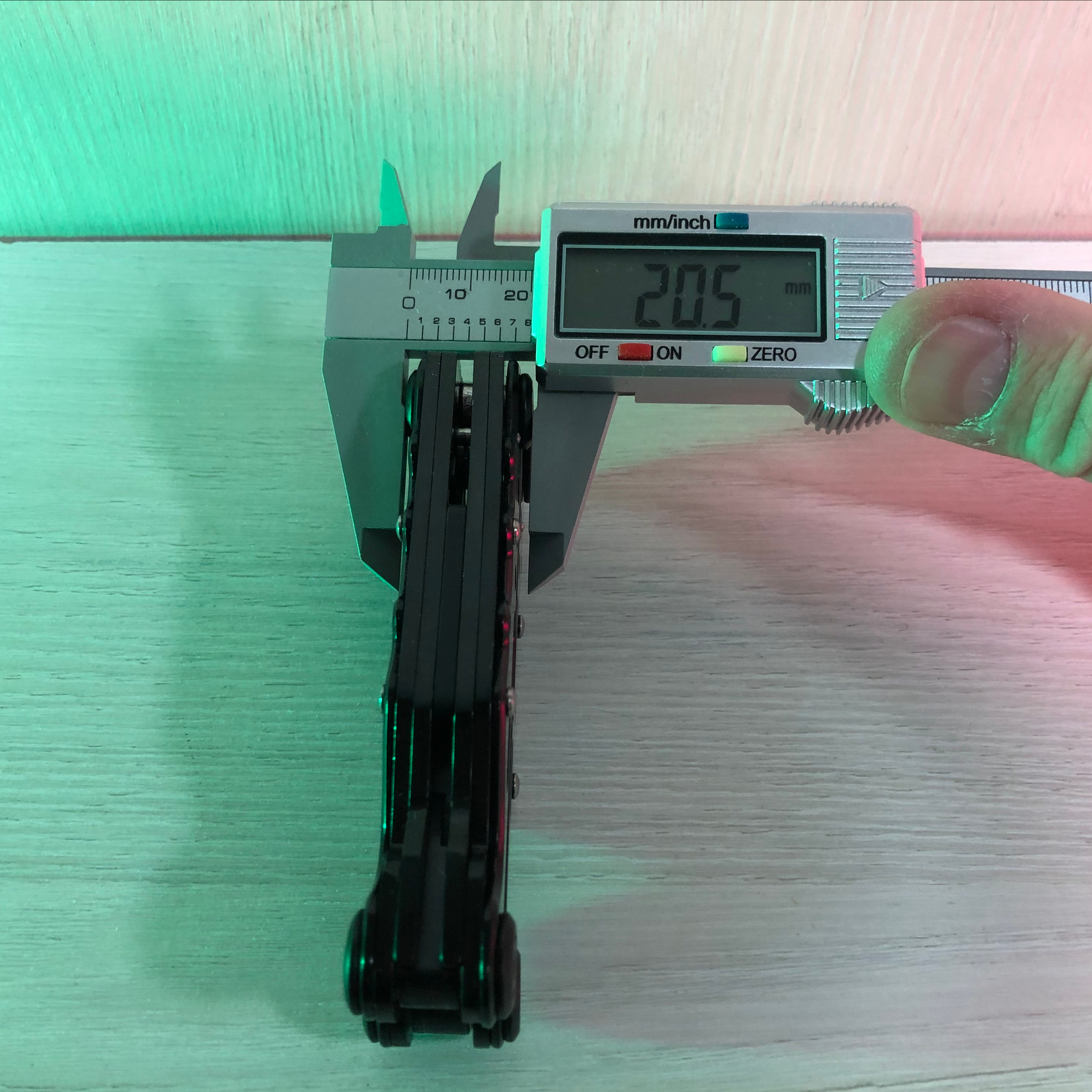 Моя первая распаковка складного мультитула на канале Pestretsov Shop. Фотограф — видеограф в Москве Дмитрий Менделеев