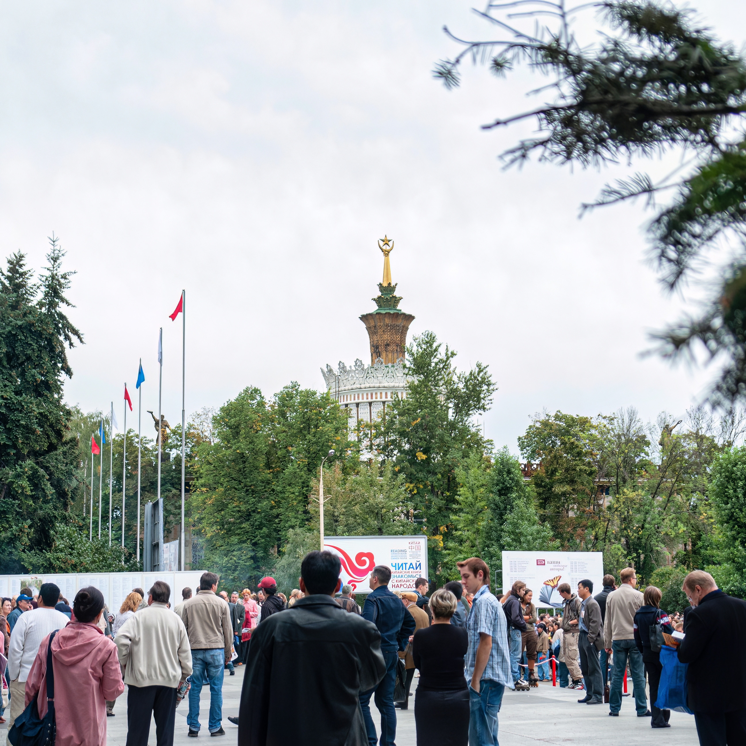 20 Московская международная книжная выставка-ярмарка на ВВЦ. Фотограф — видеограф в Москве Дмитрий Менделеев