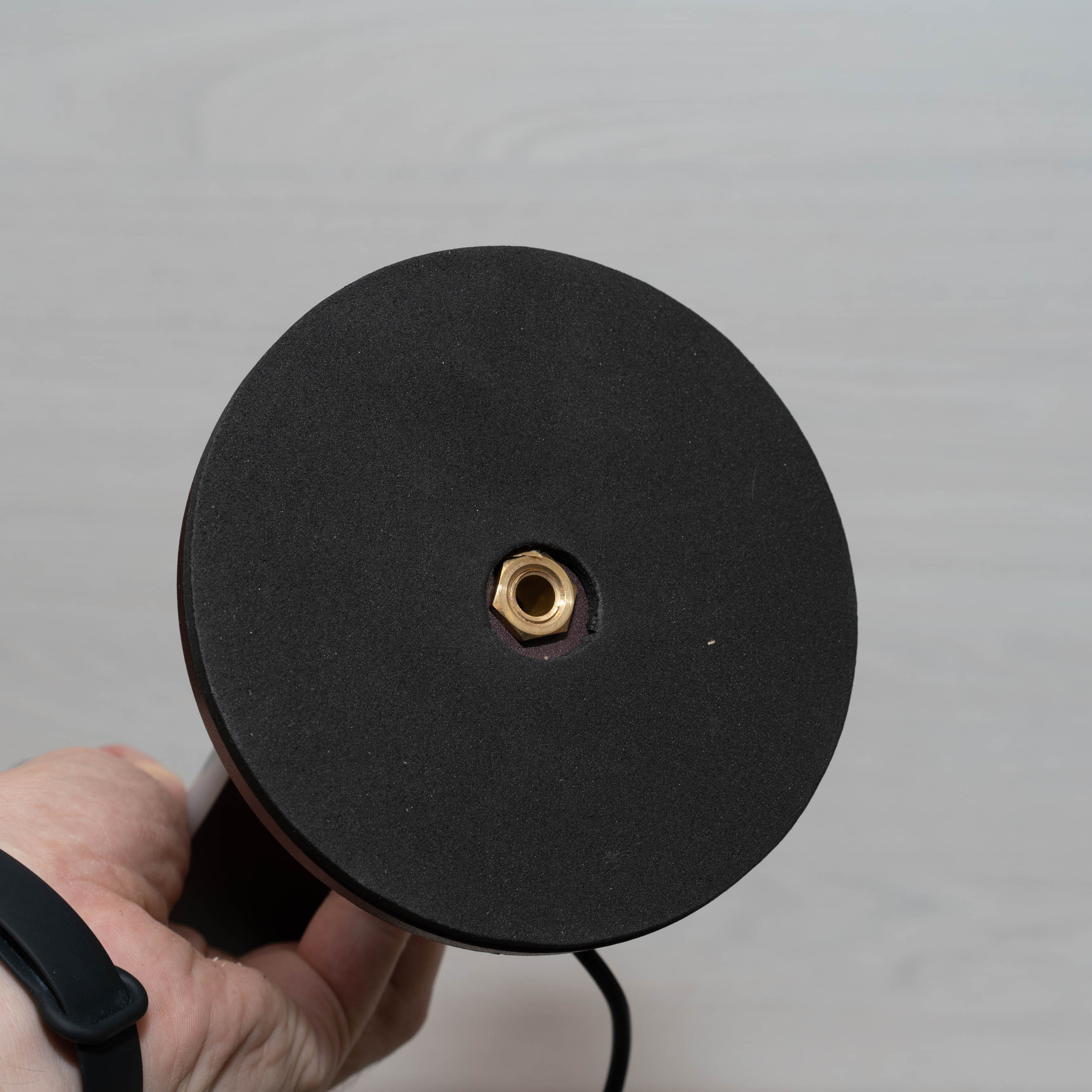 Светодиодная настольная led лампа в форме дуги. Фотограф — видеограф в Москве Дмитрий Менделеев