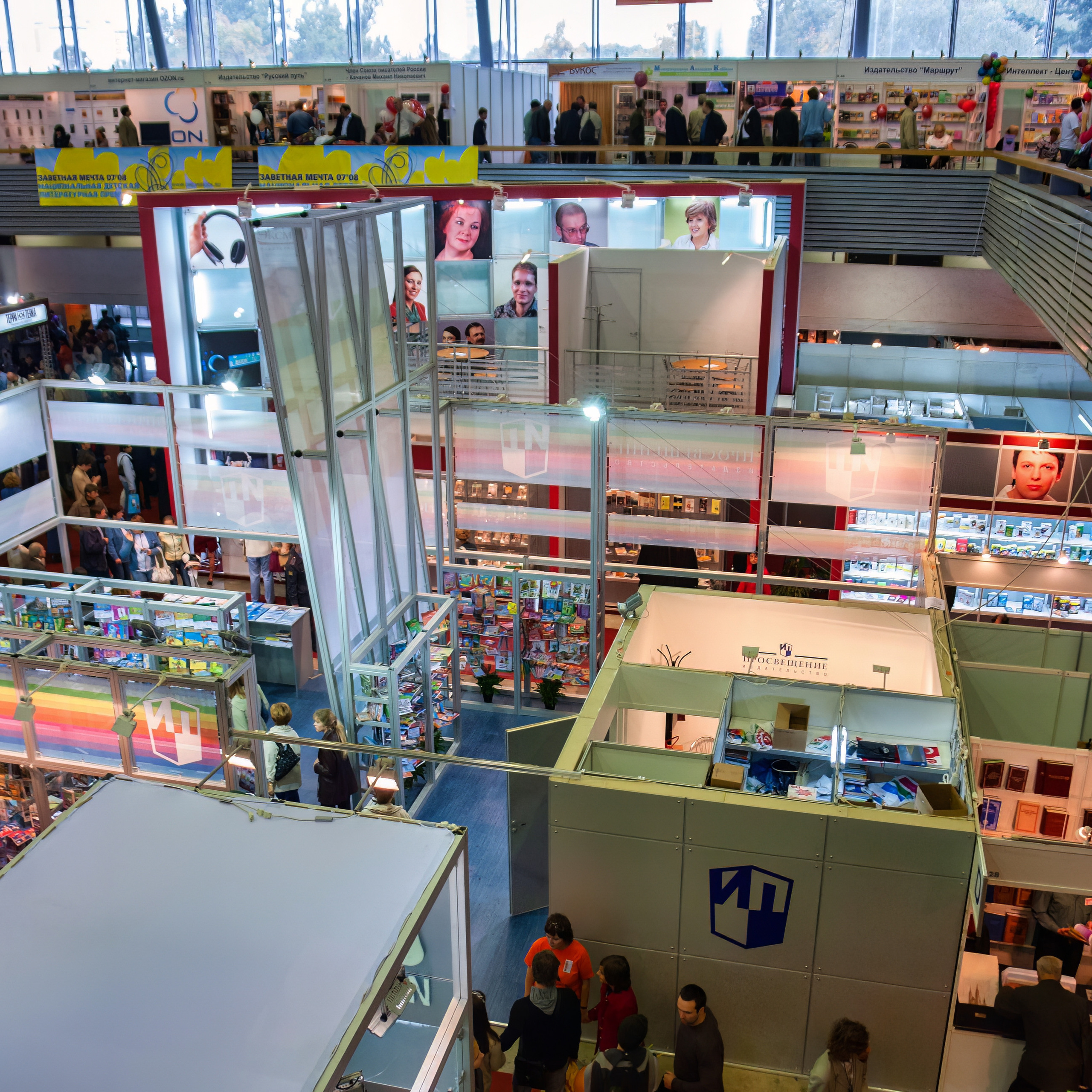 20 Московская международная книжная выставка-ярмарка на ВВЦ. Фотограф — видеограф в Москве Дмитрий Менделеев