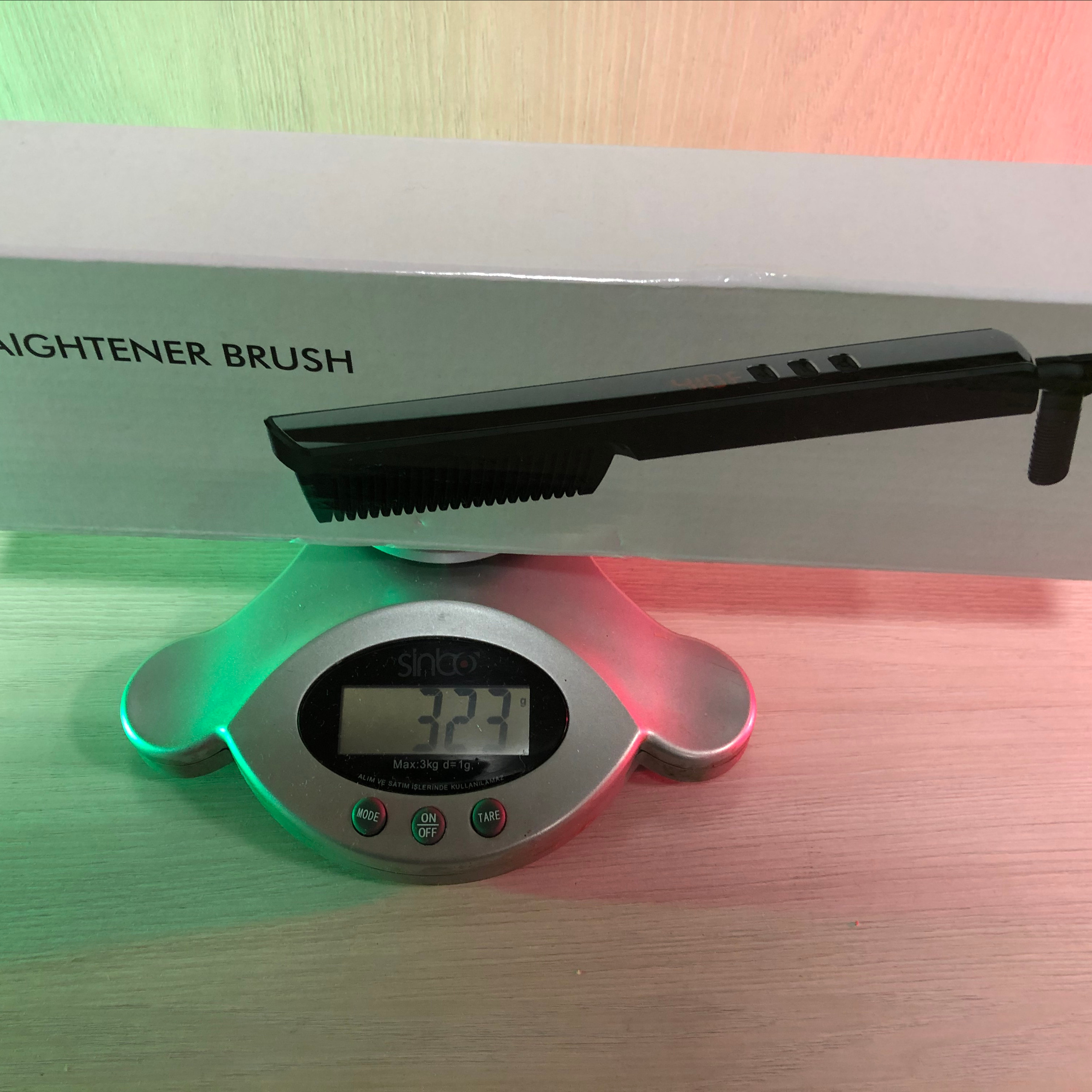 Плойка расческа для волос. Фотограф — видеограф в Москве Дмитрий Менделеев