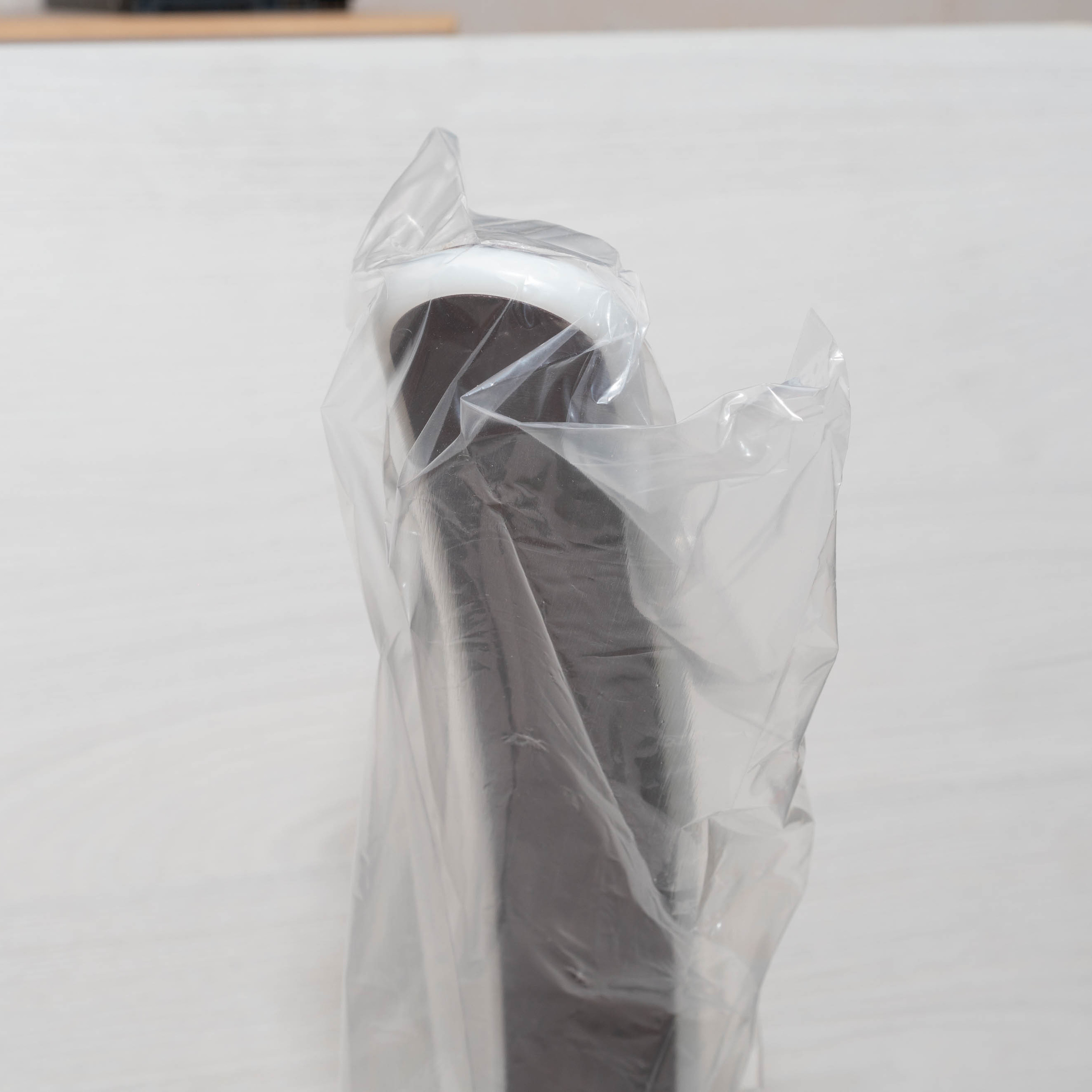 Светодиодная настольная led лампа в форме дуги. Фотограф — видеограф в Москве Дмитрий Менделеев