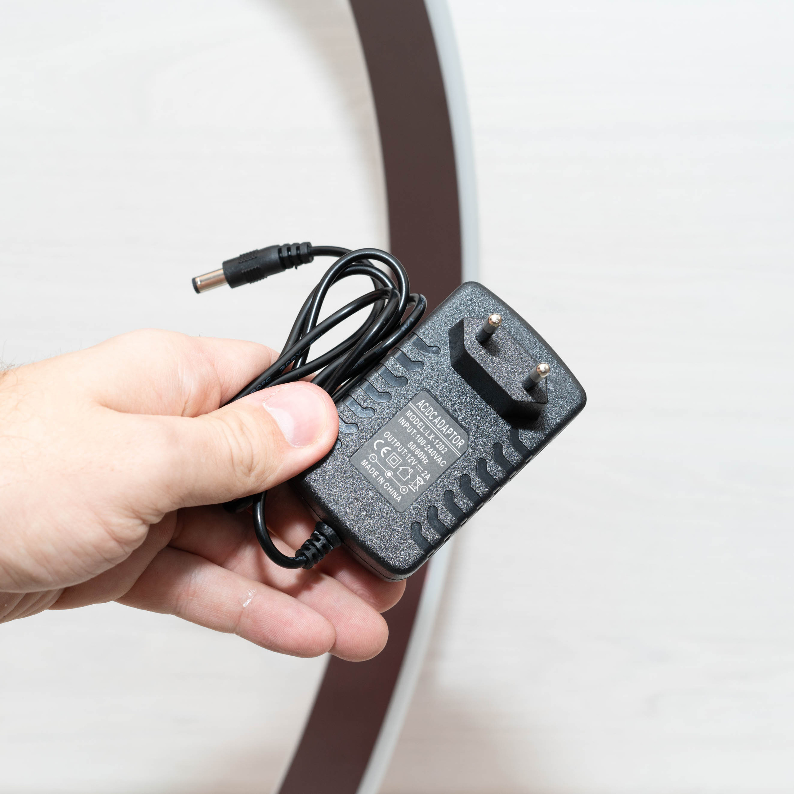 Светодиодная настольная led лампа в форме дуги. Фотограф — видеограф в Москве Дмитрий Менделеев