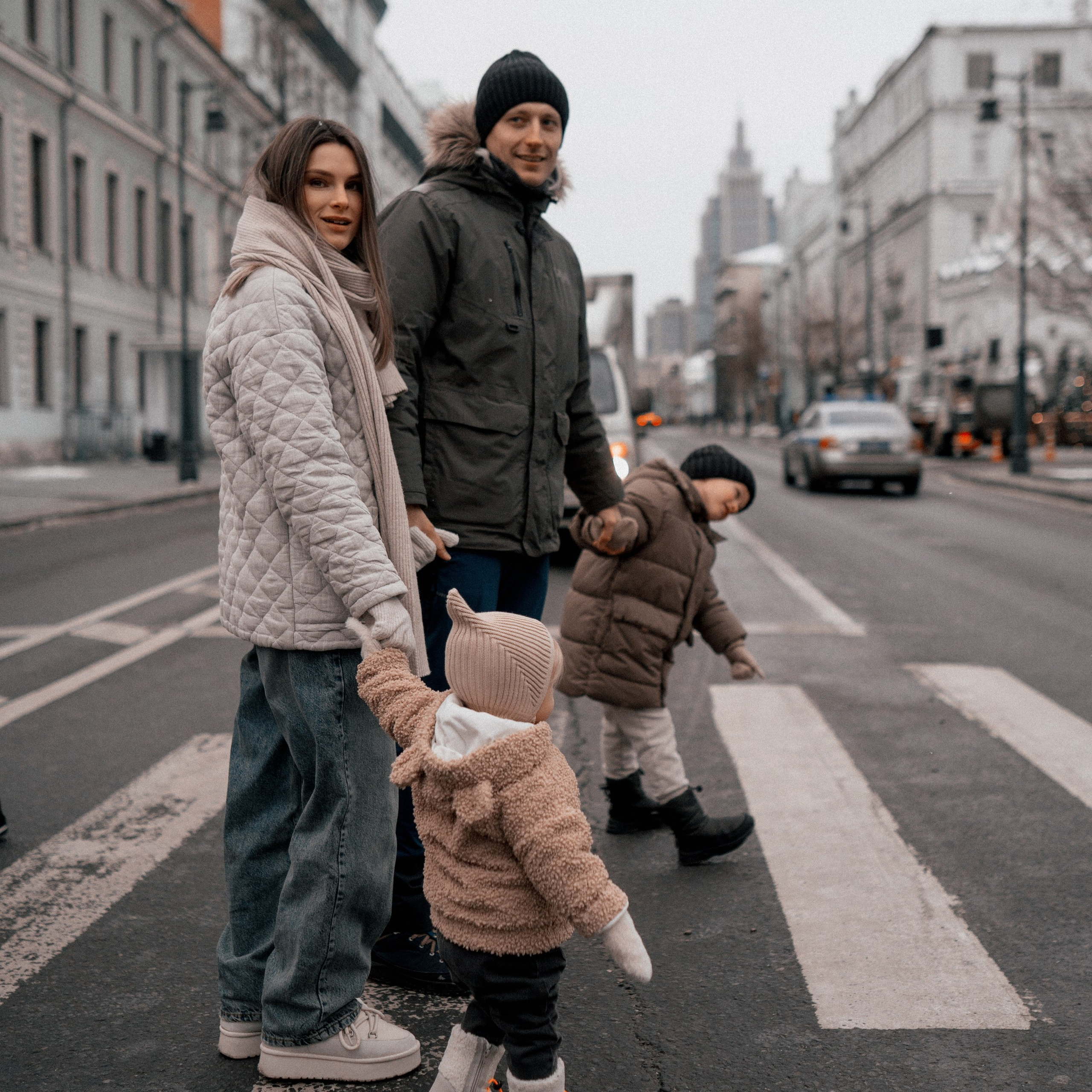 А я иду шагаю по Москве