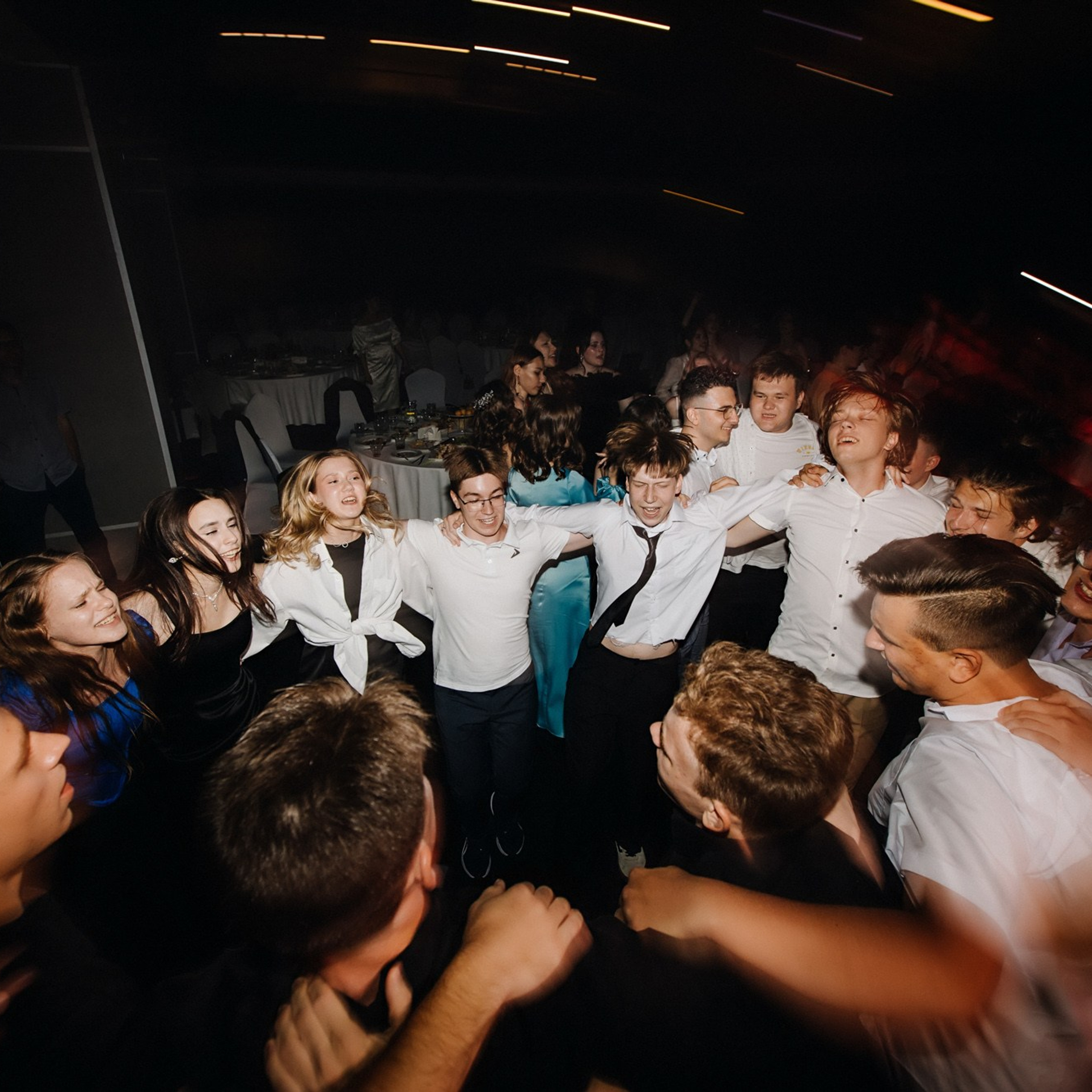 Выпускная фотосессия | Репортаж и съемка на фотозоне. Школьная съемка и создание выпускных альбомов в Нижнем Новгороде