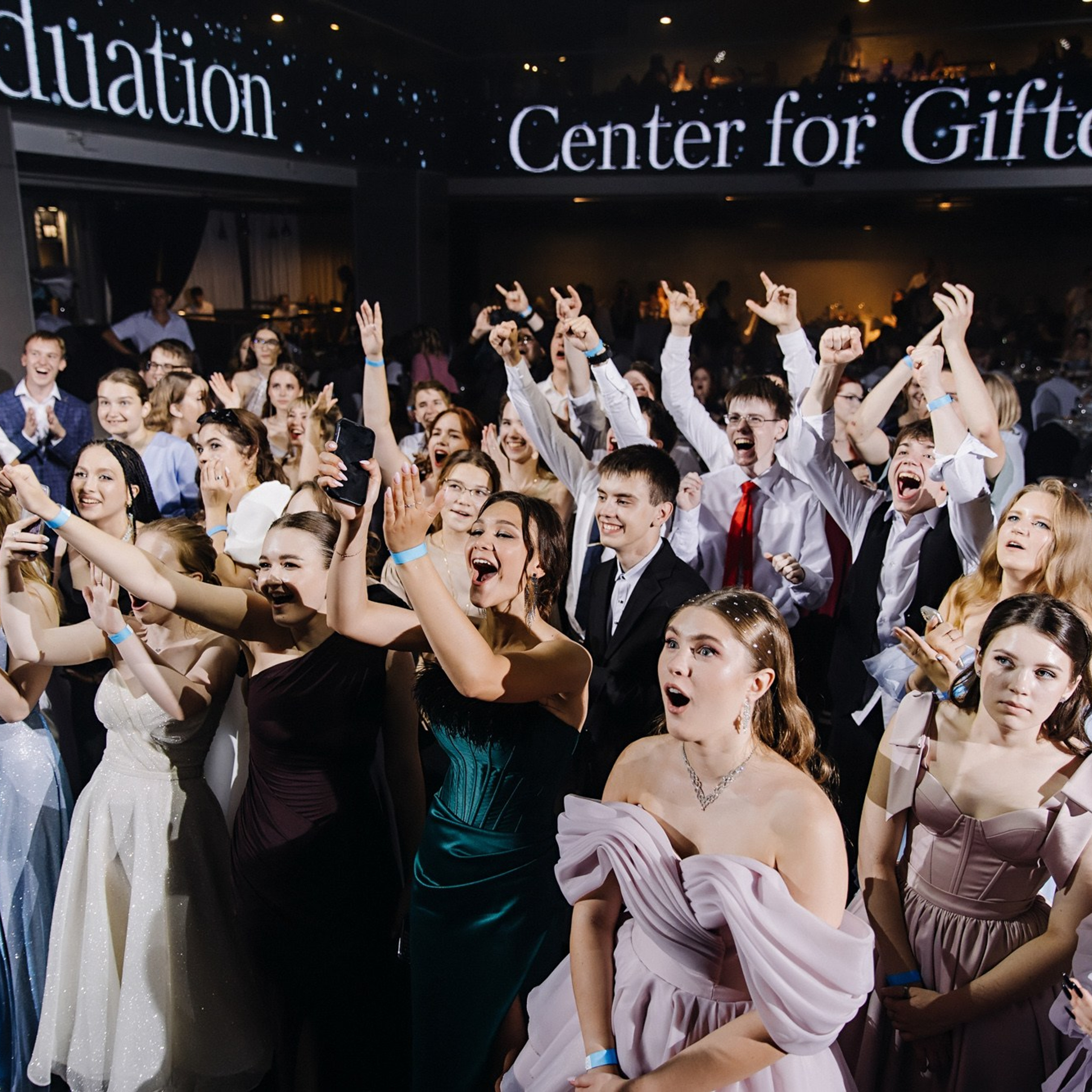 Выпускная фотосессия | Репортаж и съемка на фотозоне. Школьная съемка и создание выпускных альбомов в Нижнем Новгороде