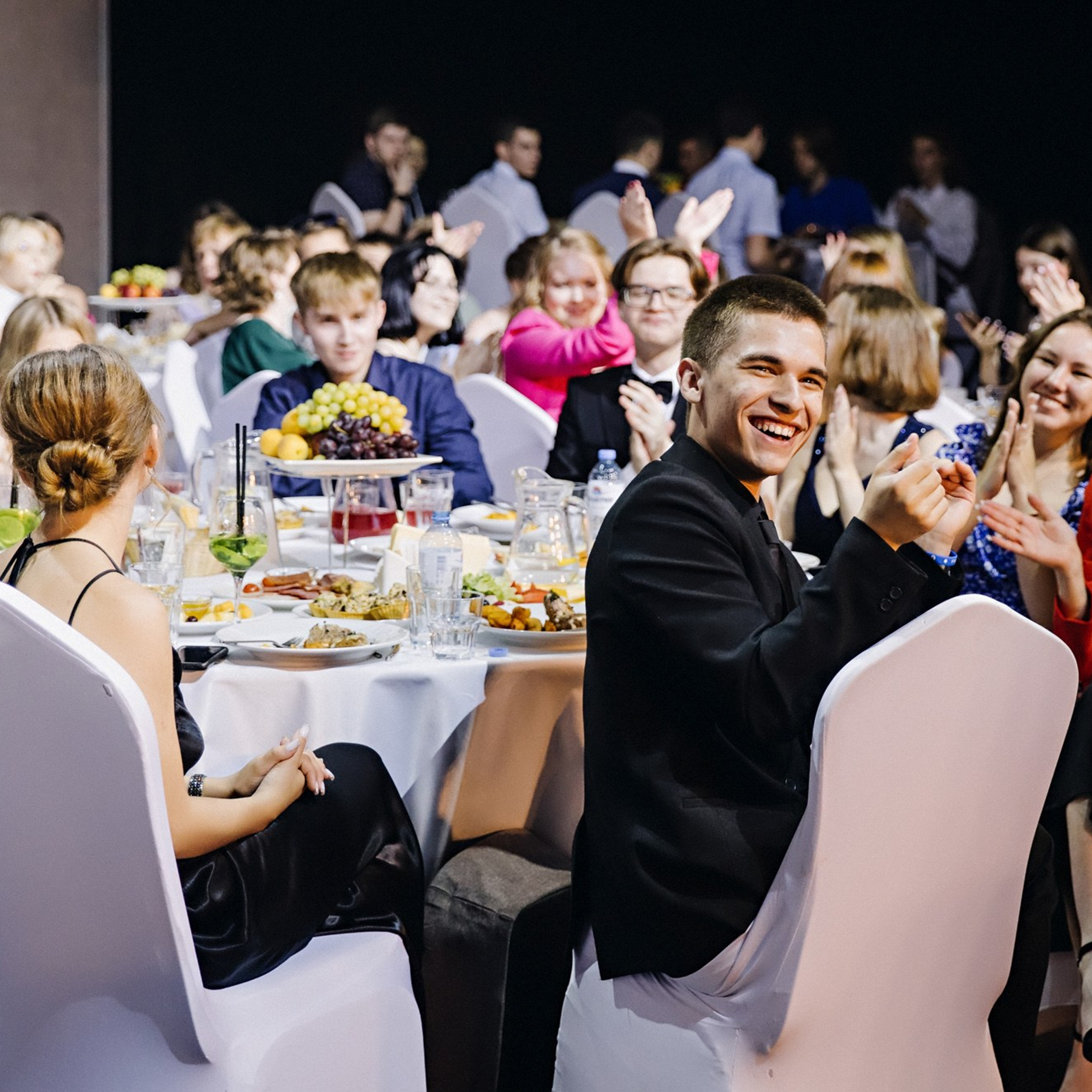 Выпускная фотосессия | Репортаж и съемка на фотозоне. Школьная съемка и создание выпускных альбомов в Нижнем Новгороде