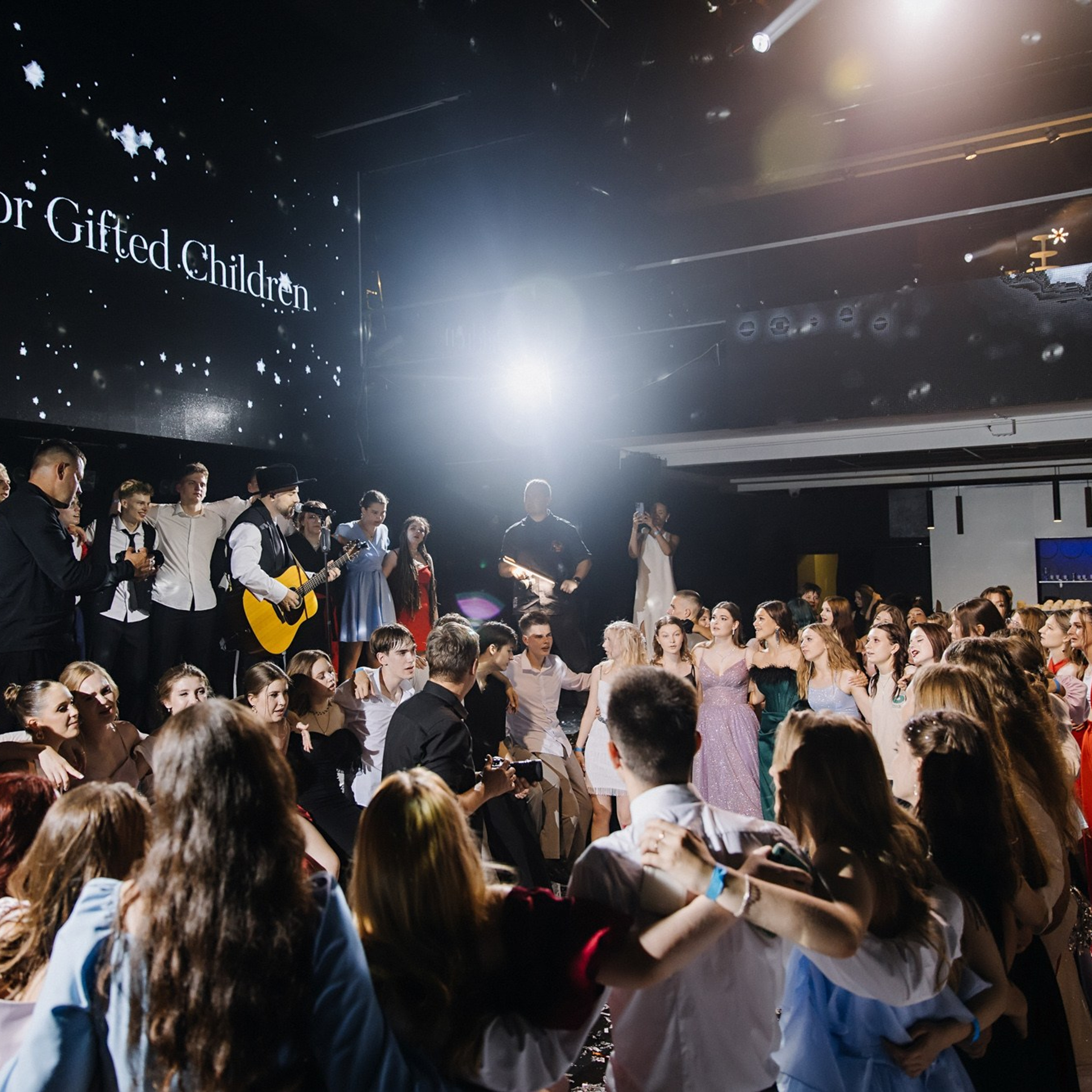 Выпускная фотосессия | Репортаж и съемка на фотозоне. Школьная съемка и создание выпускных альбомов в Нижнем Новгороде