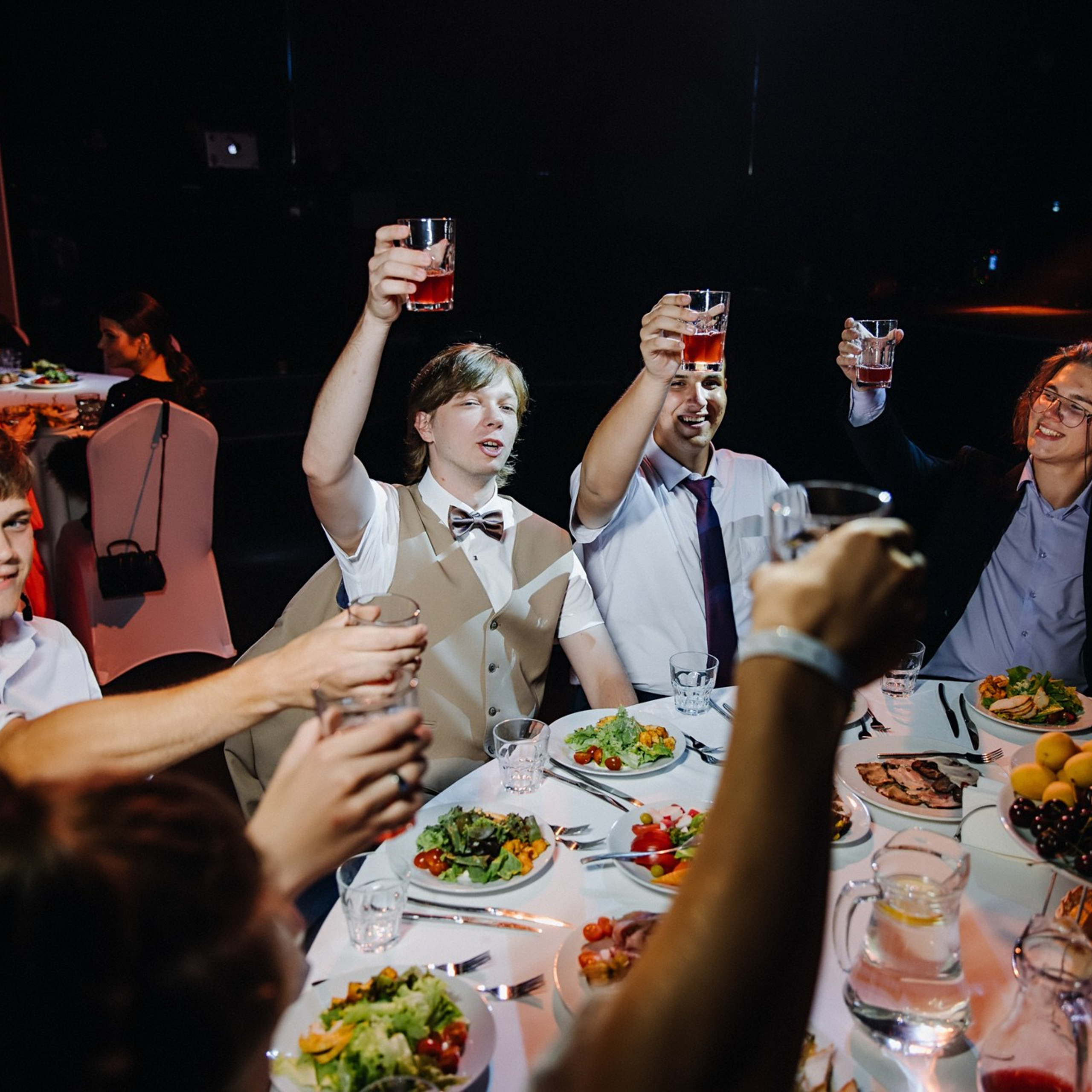 Выпускная фотосессия | Репортаж и съемка на фотозоне. Школьная съемка и создание выпускных альбомов в Нижнем Новгороде