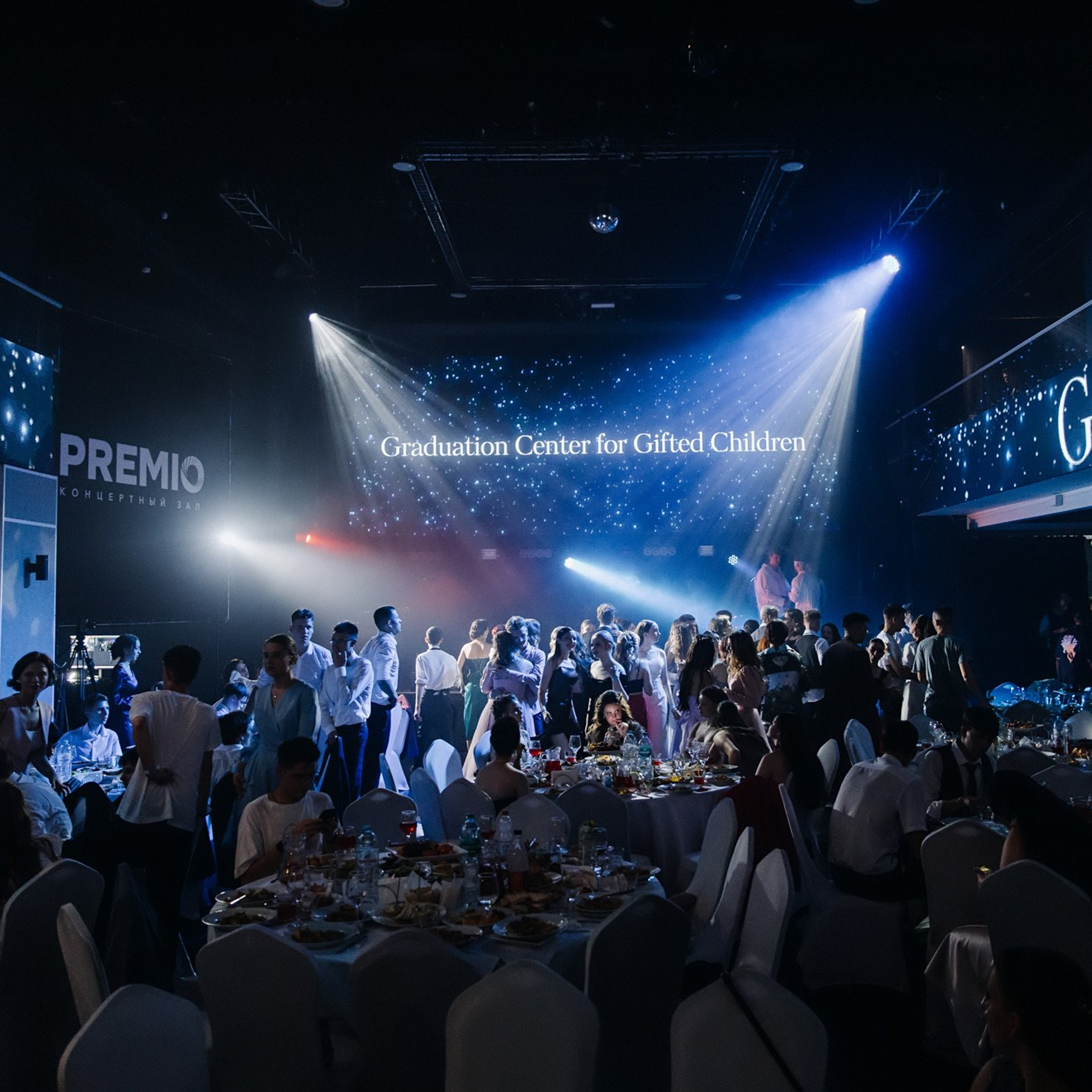 Выпускная фотосессия | Репортаж и съемка на фотозоне. Школьная съемка и создание выпускных альбомов в Нижнем Новгороде