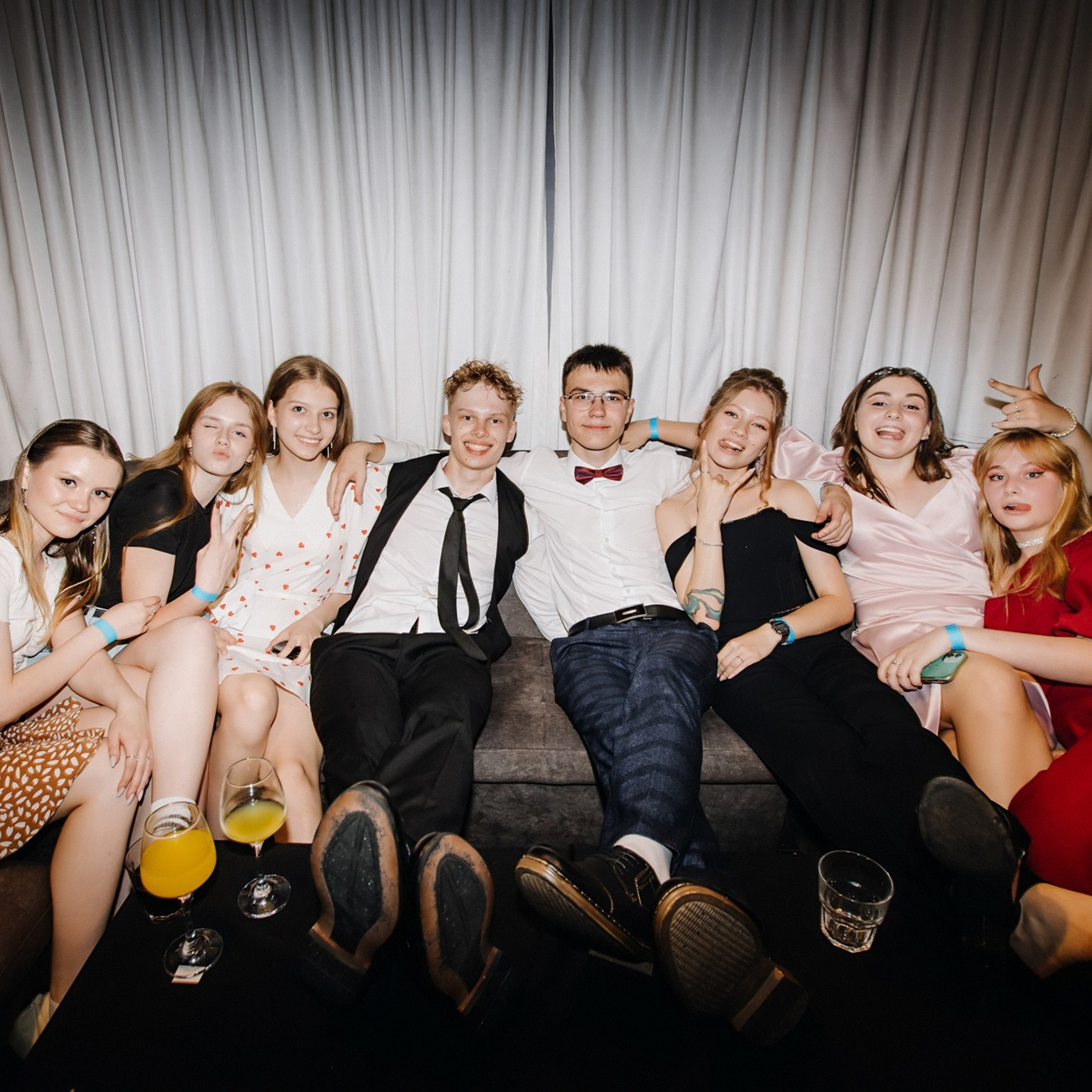 Выпускная фотосессия | Репортаж и съемка на фотозоне. Школьная съемка и создание выпускных альбомов в Нижнем Новгороде