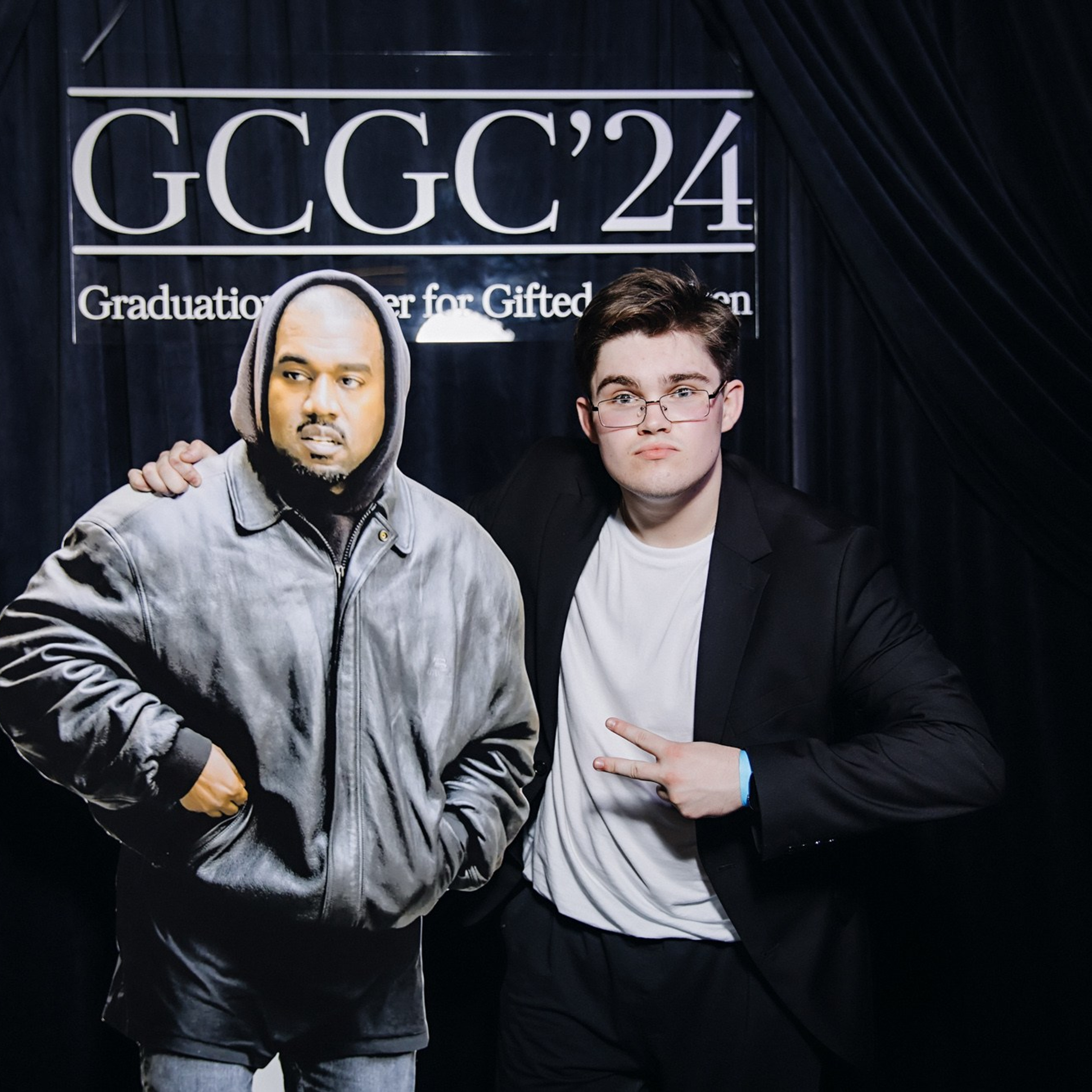 Выпускная фотосессия | Репортаж и съемка на фотозоне. Школьная съемка и создание выпускных альбомов в Нижнем Новгороде