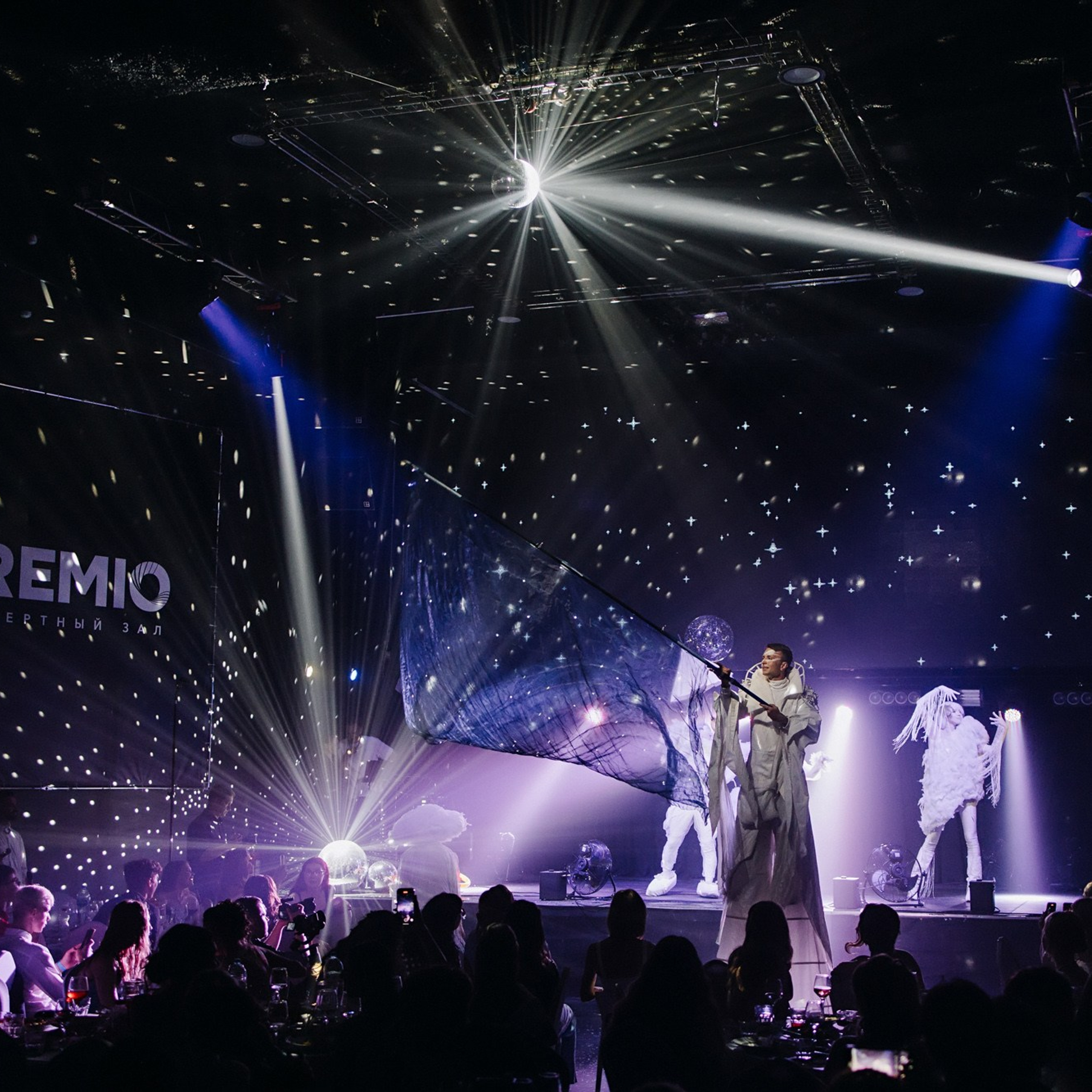 Выпускная фотосессия | Репортаж и съемка на фотозоне. Школьная съемка и создание выпускных альбомов в Нижнем Новгороде