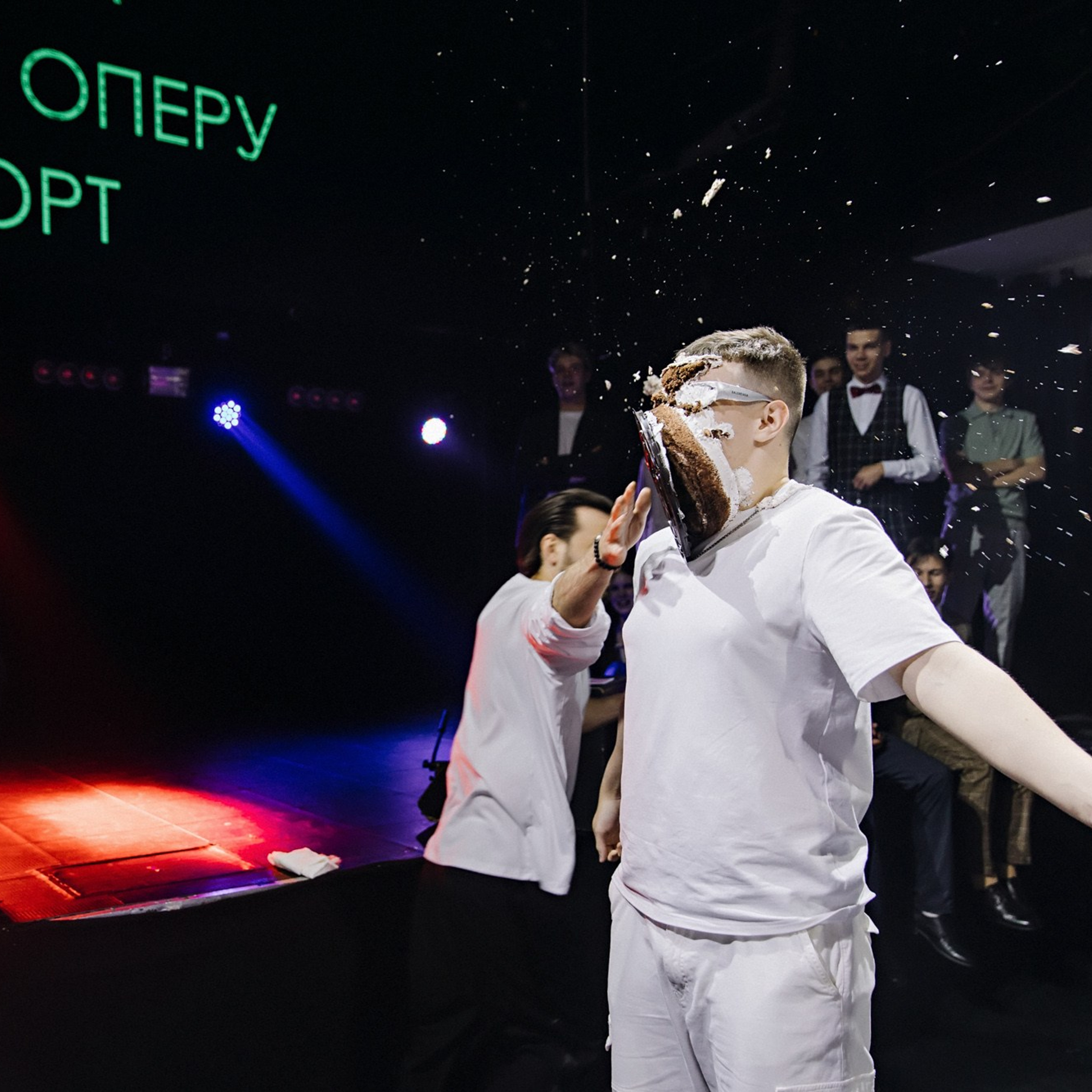 Выпускная фотосессия | Репортаж и съемка на фотозоне. Школьная съемка и создание выпускных альбомов в Нижнем Новгороде